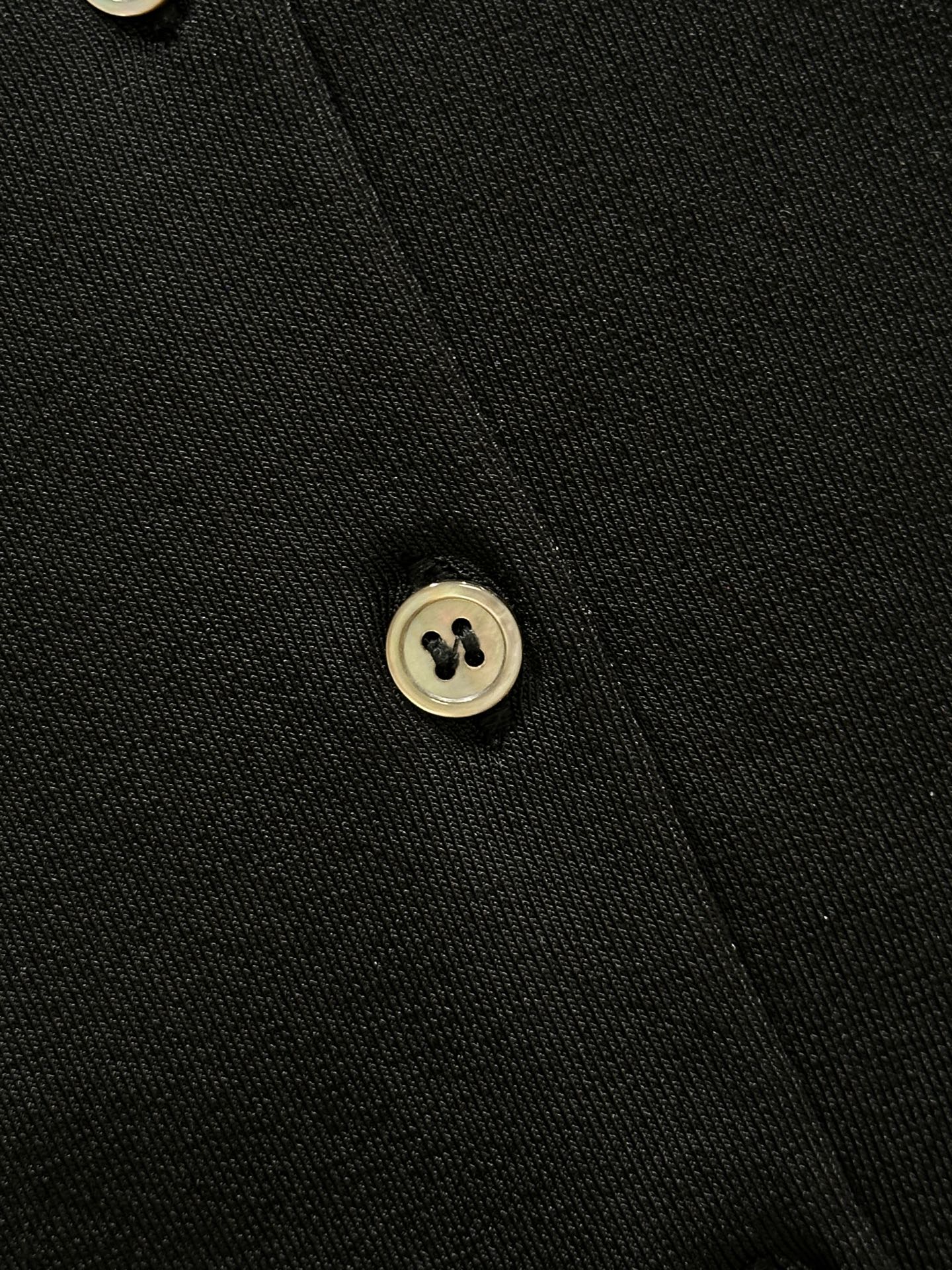 New Single Hard-Core Women’s Suit with Signo-Buttoned Design and Cleavage Detail - 图片 6