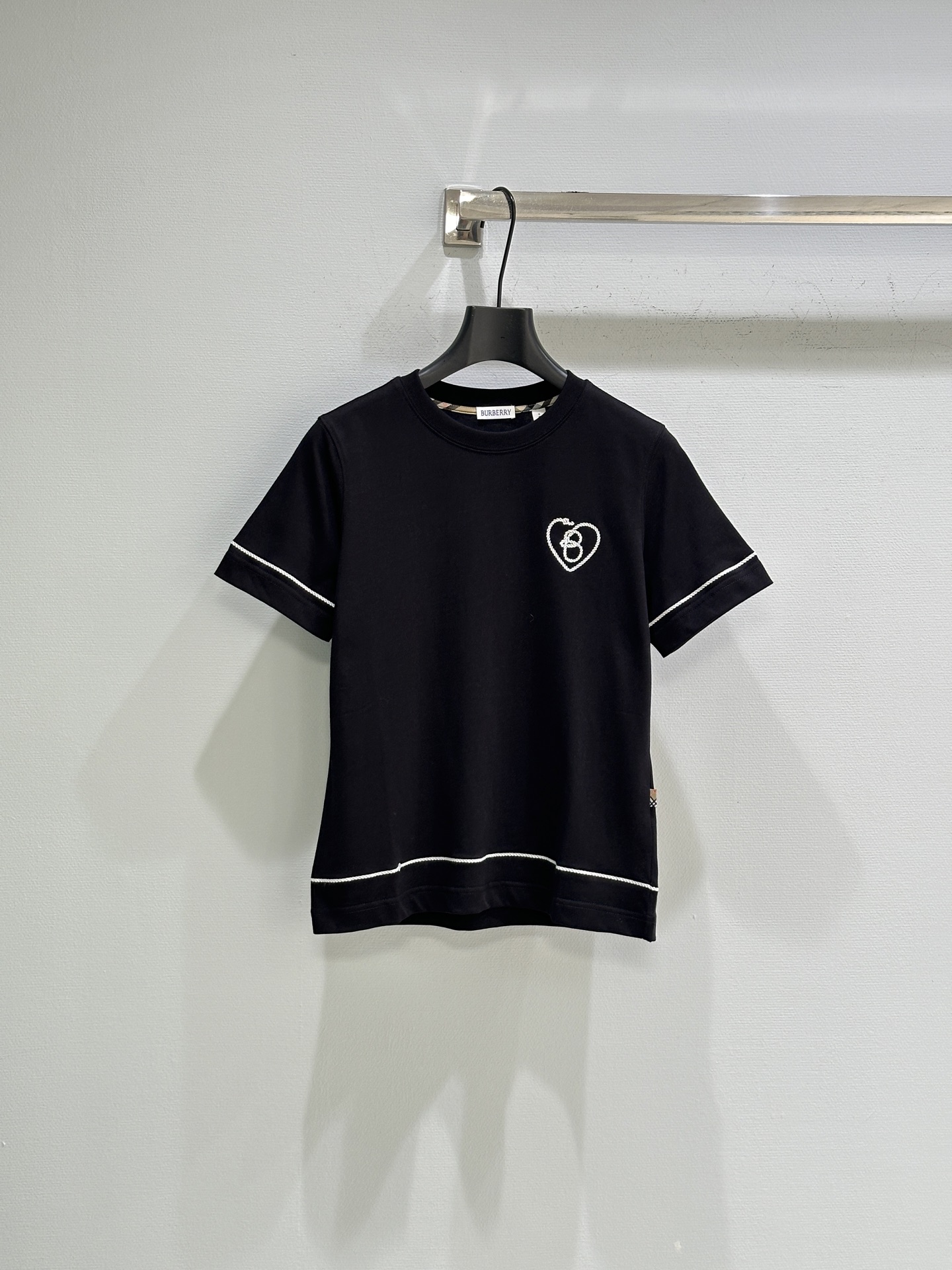 New Barbara’s 7th Year T-shirt with Single-Handed Female Suit Packaging - 图片 1