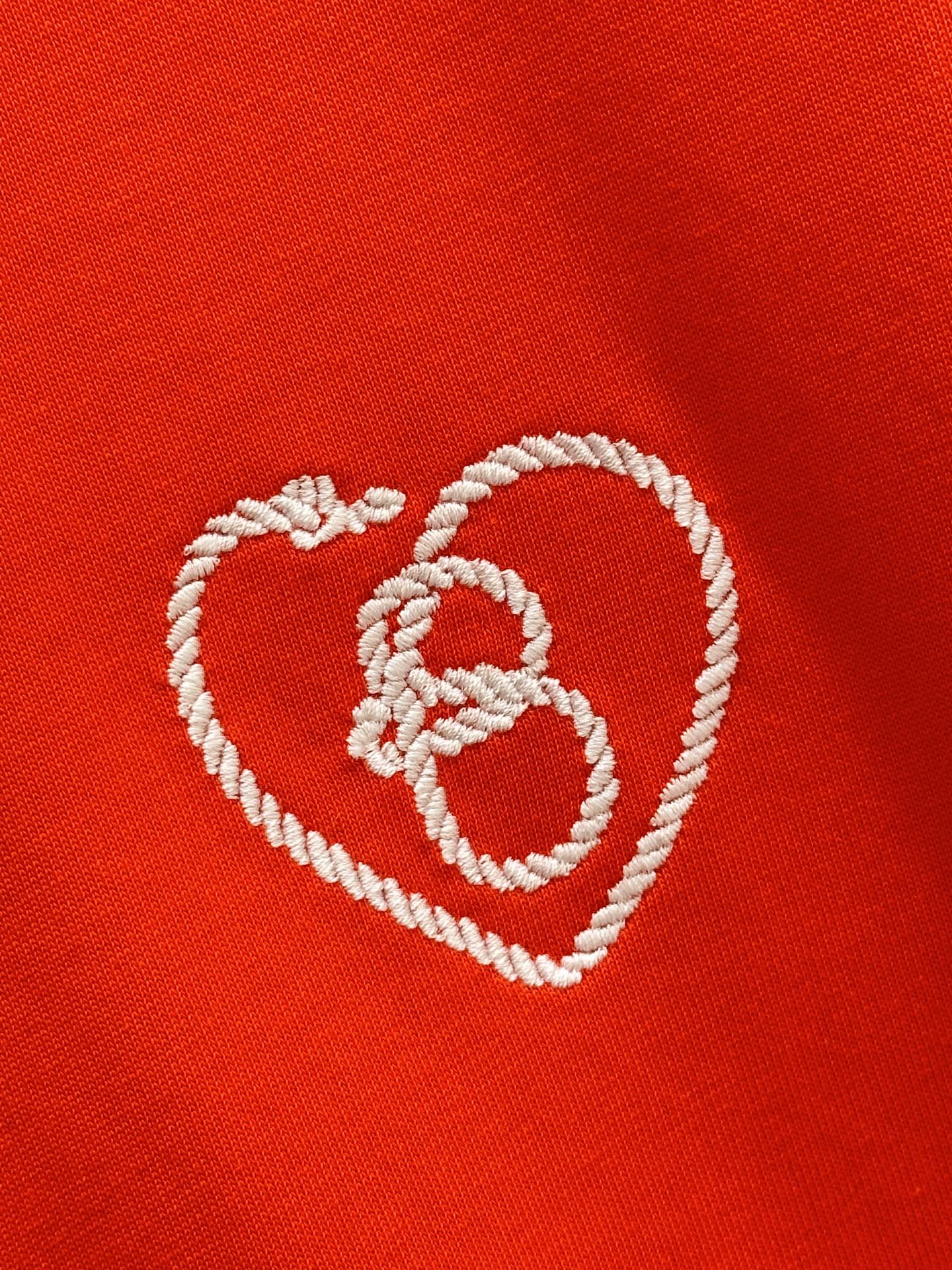 New Barbara’s 7th New Year’s T-shirt with gold line embroidery logo. - 图片 4
