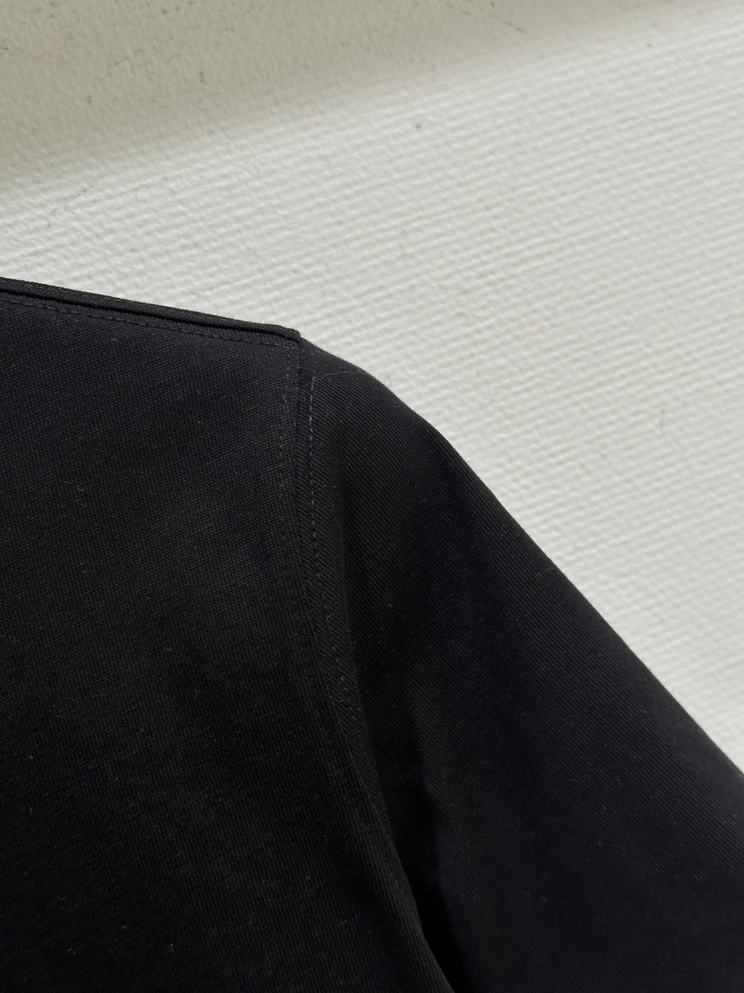“New Arrival: Knights of Barbolis Embroidered T-Shirt – Classic, Durable, and Stylish” - 图片 4