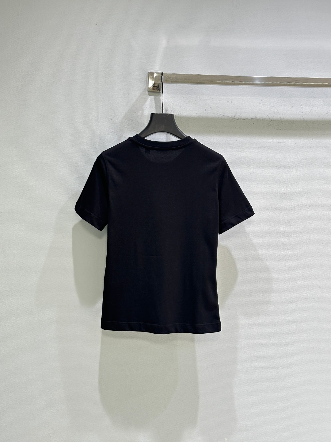 “New Arrival: Knights of Barbolis Embroidered T-Shirt – Classic, Durable, and Stylish” - 图片 8