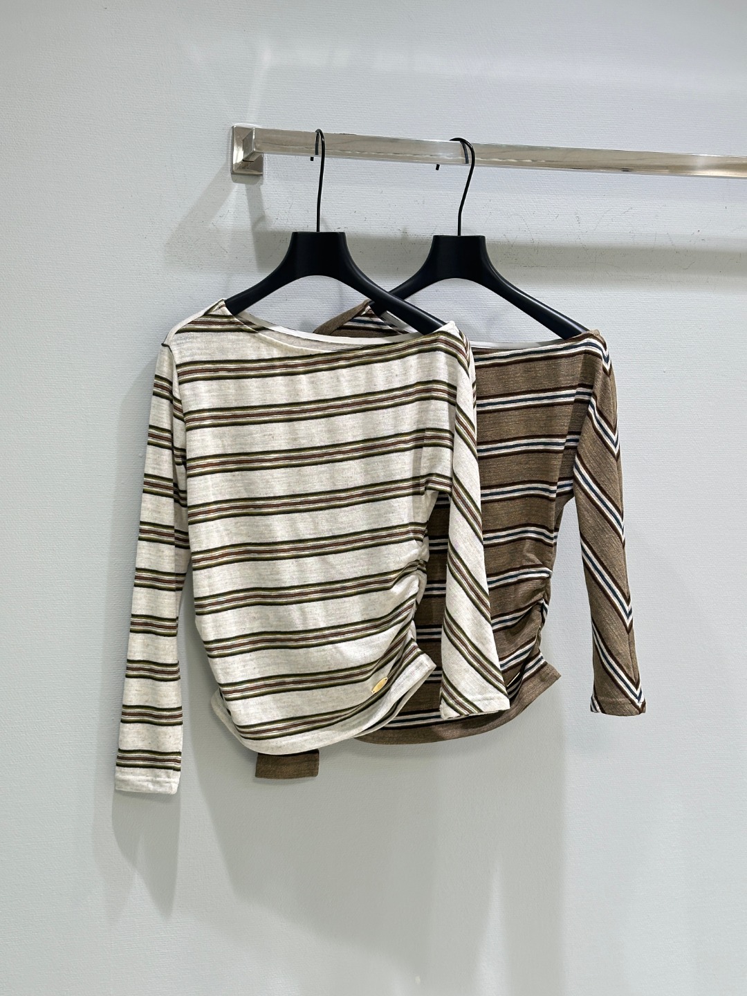 New P368 Single Hard-Core Female Suit with Unique Design and Classic Stripes - 图片 1