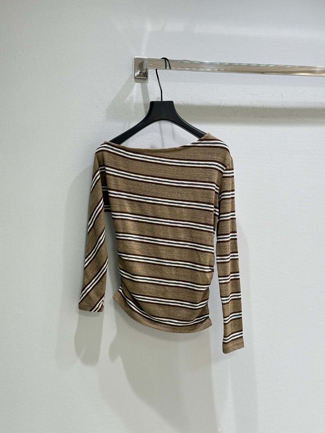 New P368 Single Hard-Core Female Suit with Unique Design and Classic Stripes - 图片 9