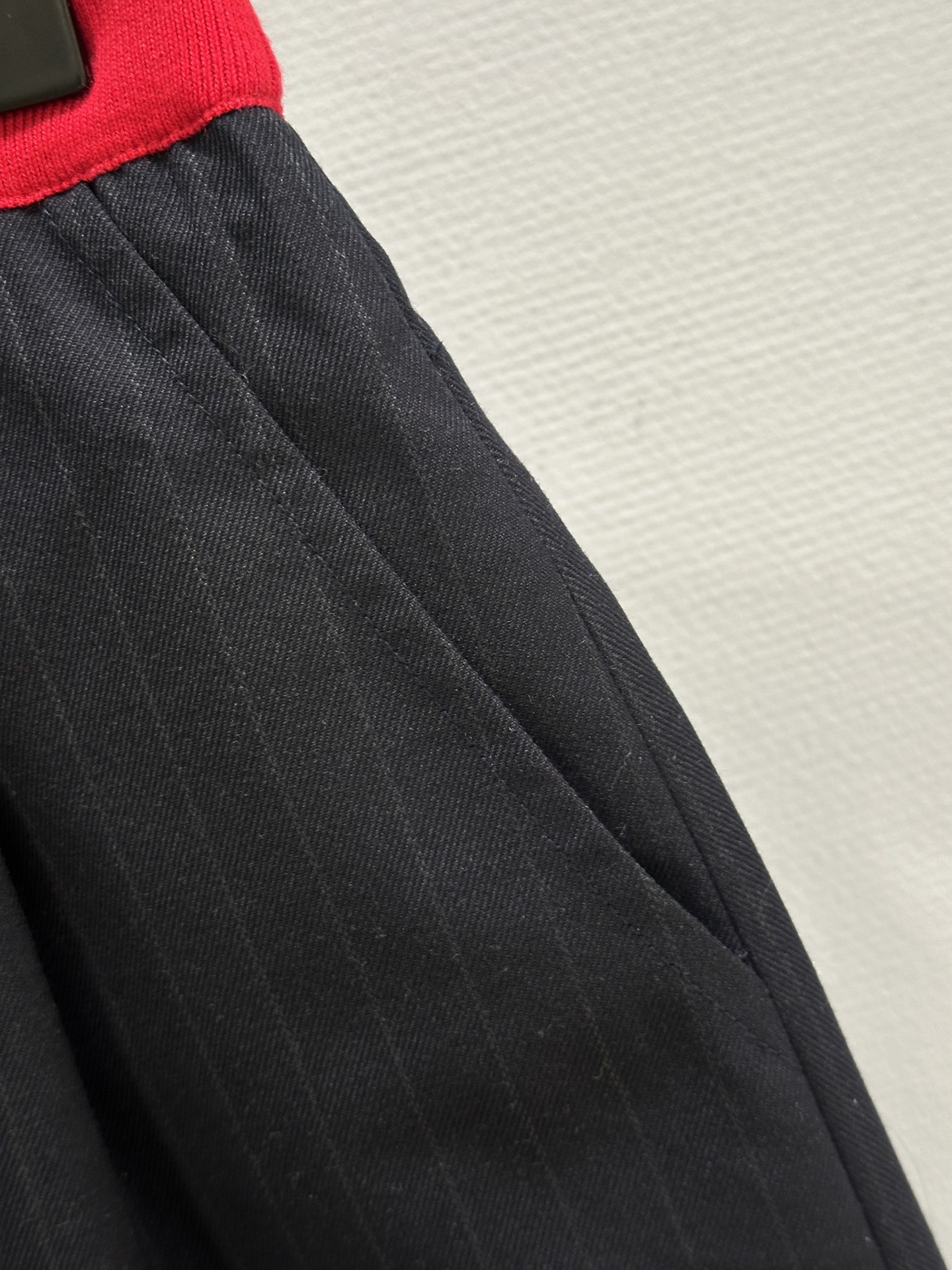 Miu’s Youthful Striped Suit: One-Size-Fits-All with Fine Details for Morning and Autumn - 图片 5