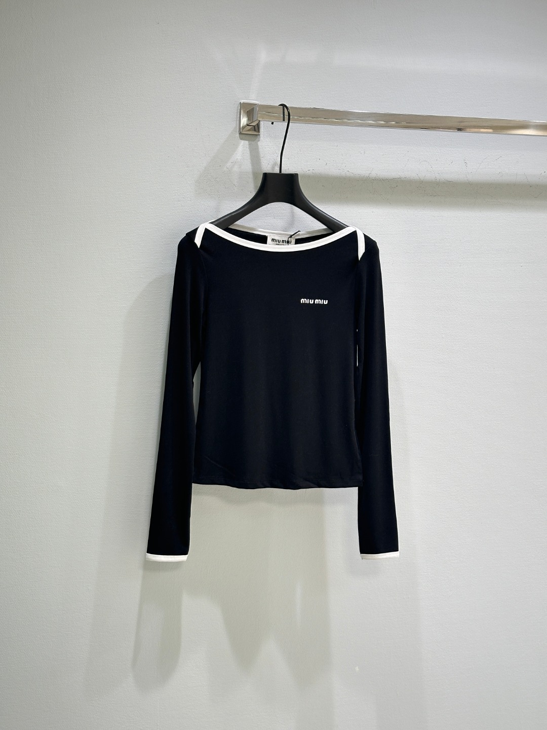 “New SS Women’s Suit with Embroidered Logo, Stylish Collars and Sleeves for Autumn Wear – Gray, Black, White” - 图片 1