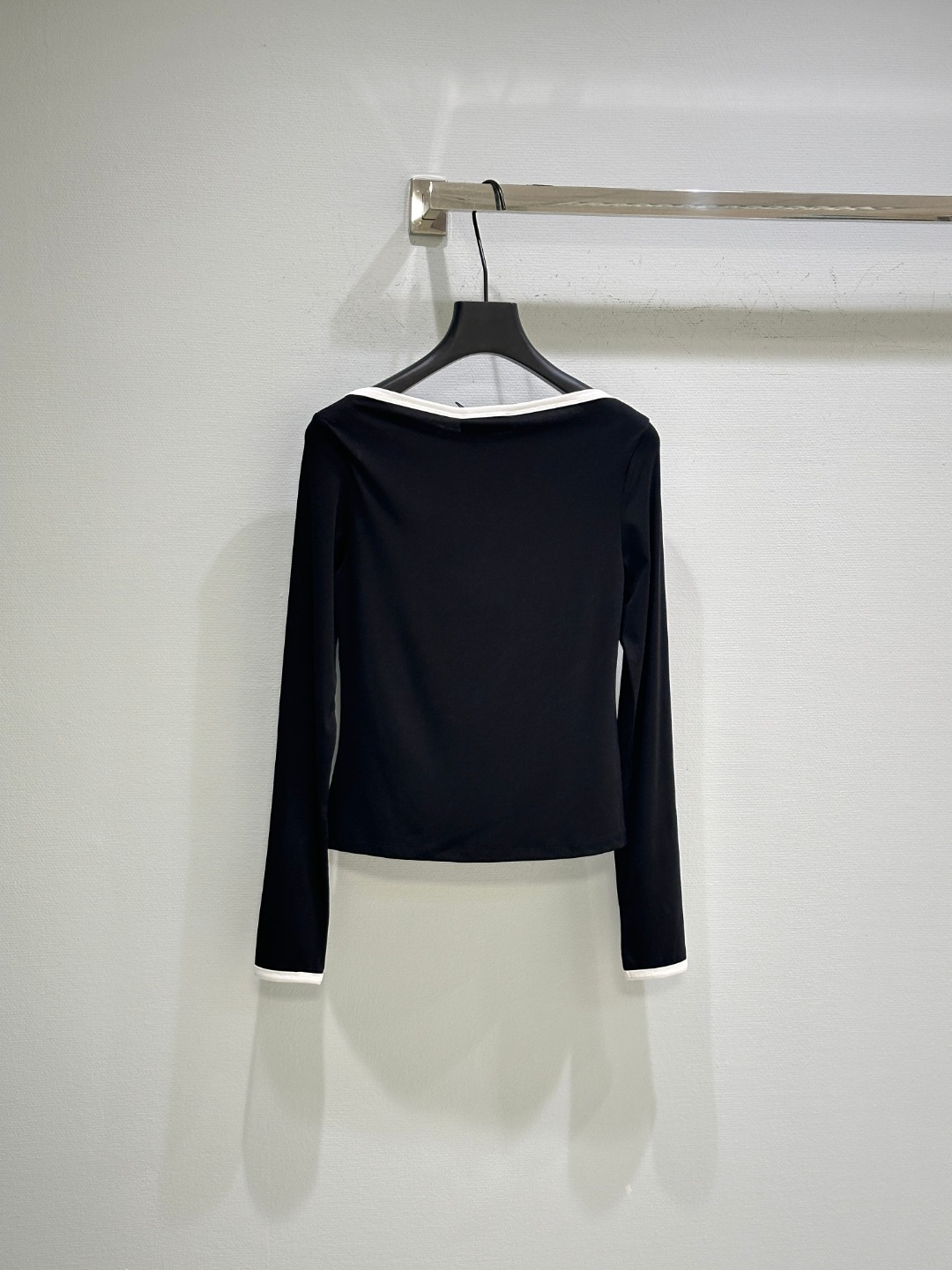“New SS Women’s Suit with Embroidered Logo, Stylish Collars and Sleeves for Autumn Wear – Gray, Black, White” - 图片 7