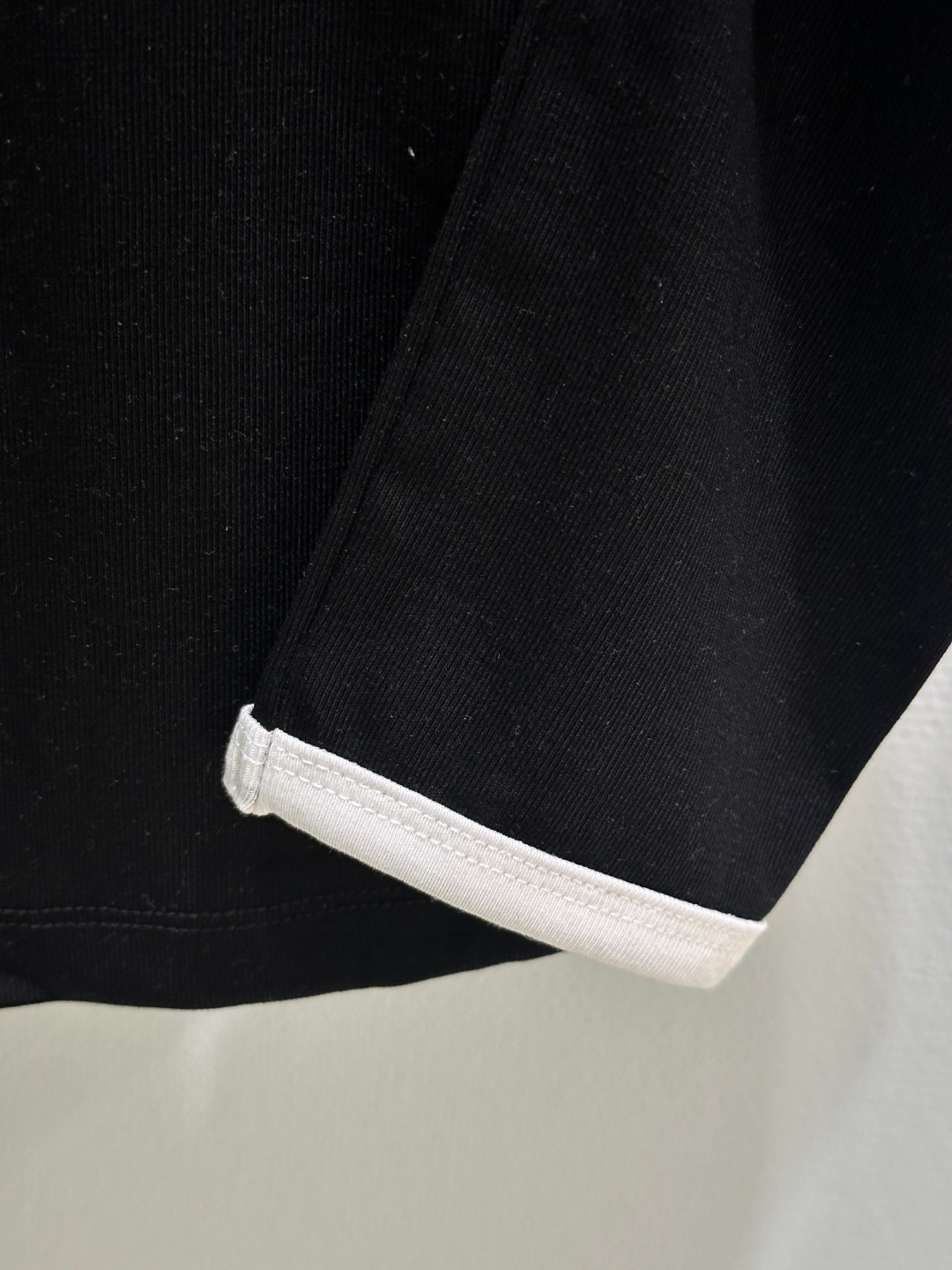 “New SS Women’s Suit with Embroidered Logo, Stylish Collars and Sleeves for Autumn Wear – Gray, Black, White” - 图片 6