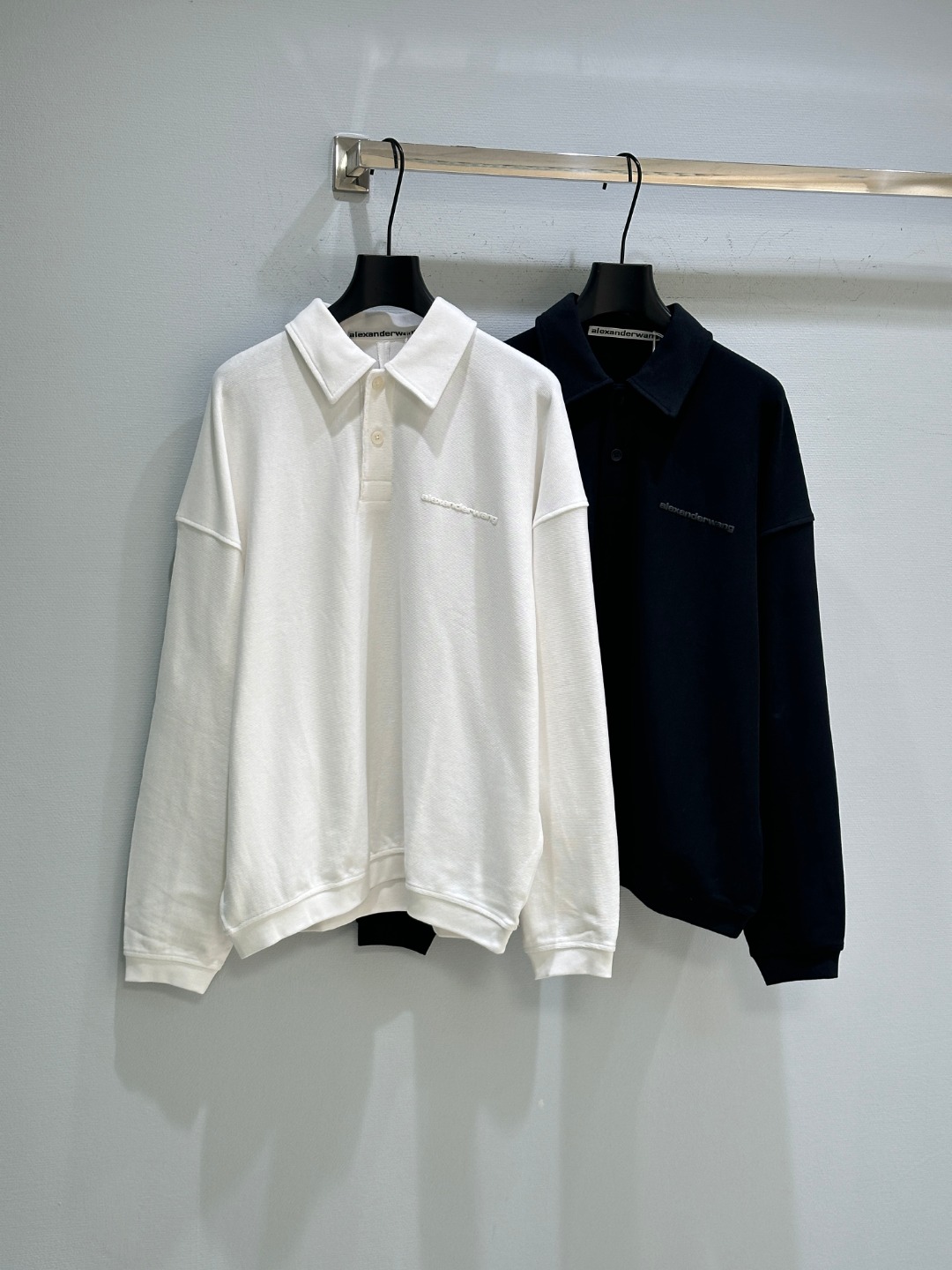 “New Single-Size Female Suit with Stubble Embroidery – White and Black – SML” - 图片 1