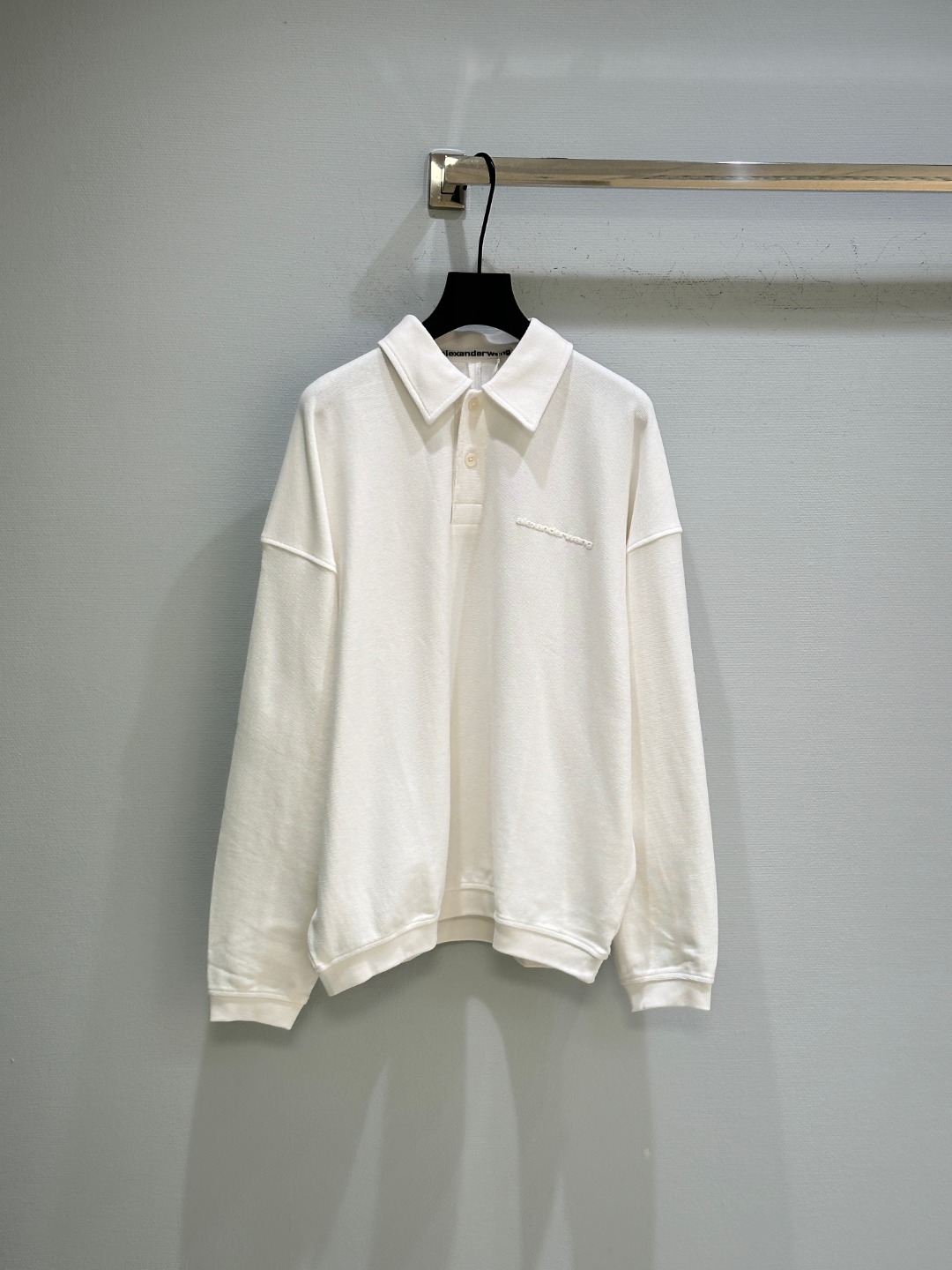 “New Single-Size Female Suit with Stubble Embroidery – White and Black – SML” - 图片 3