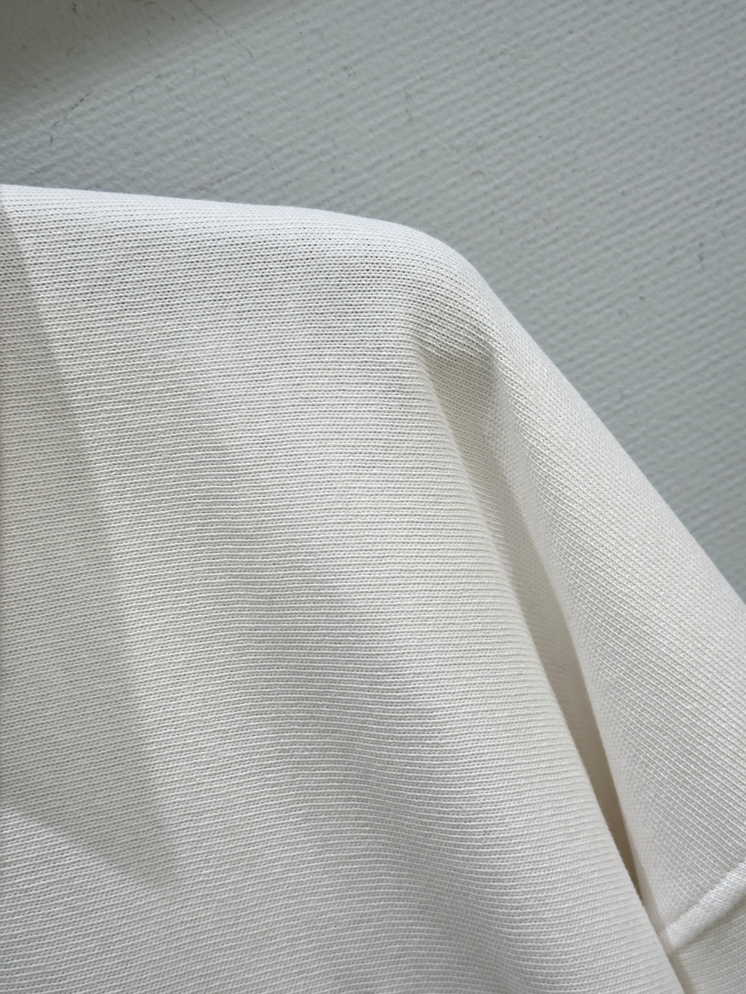 “New Single-Size Female Suit with Stubble Embroidery – White and Black – SML” - 图片 5