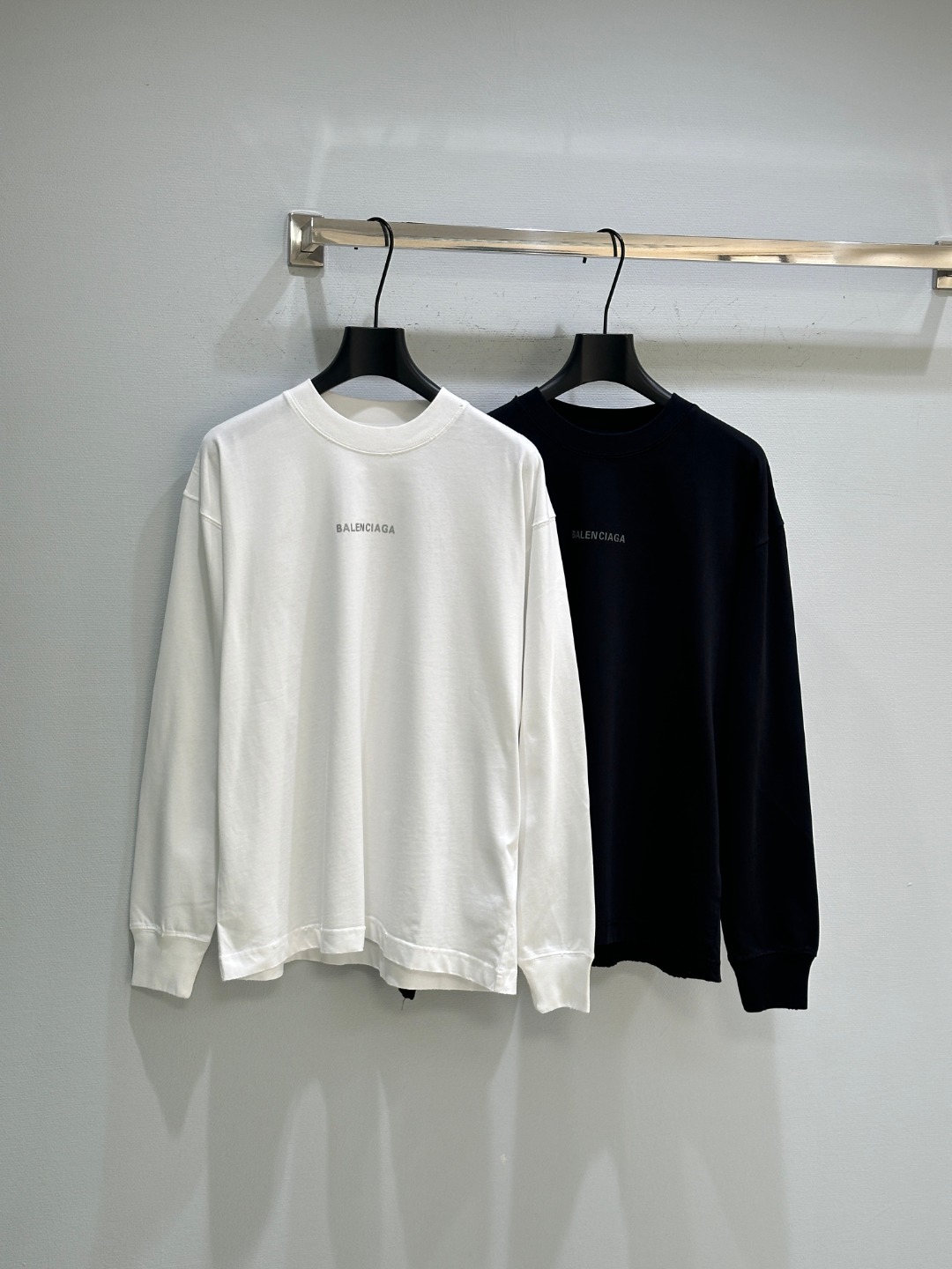 “New Baalenciaga Women’s Suit: Circle Design, Comfortable, Luxury Logo, Black/White, SML Sizes” - 图片 1