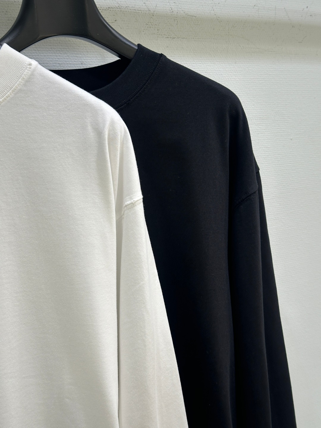 “New Baalenciaga Women’s Suit: Circle Design, Comfortable, Luxury Logo, Black/White, SML Sizes” - 图片 2