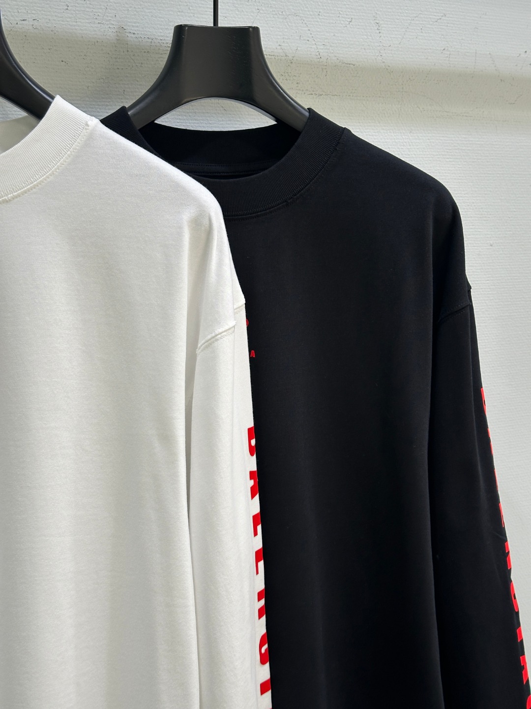 “New Single-Rate Women’s Clothing with Velvet Accents in Black and White Sizes SML” - 图片 2