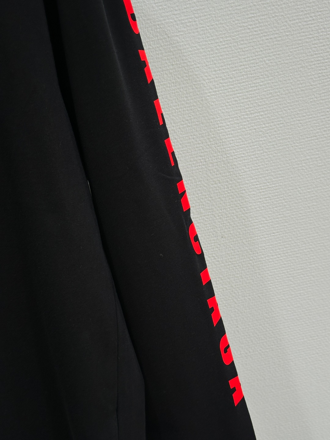 New Single-Rate Women’s Clothing: Velvet Detailing in Black and White (25 SS) - 图片 5