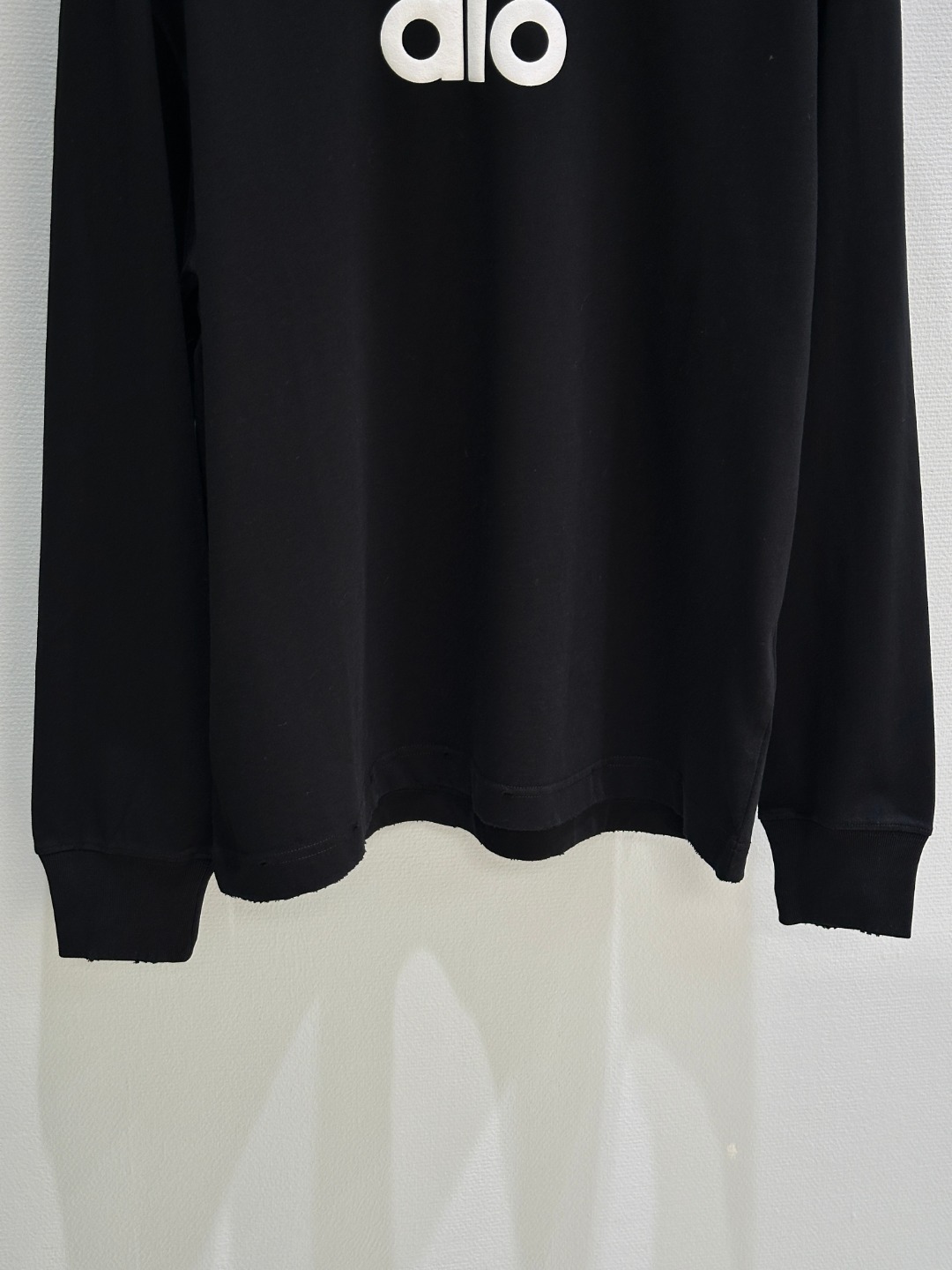 “New Alo Pure Cotton Long Sleeve T-Shirt with Bubble Rubber Logo for Women” - 图片 5