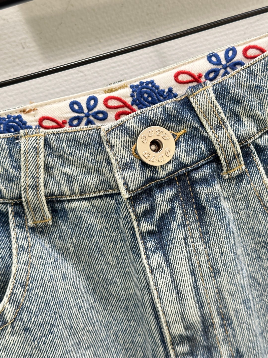 “New SS Cowboy Shorts Suit with Classic Fashion Monographs – White Blue SML” - 图片 2