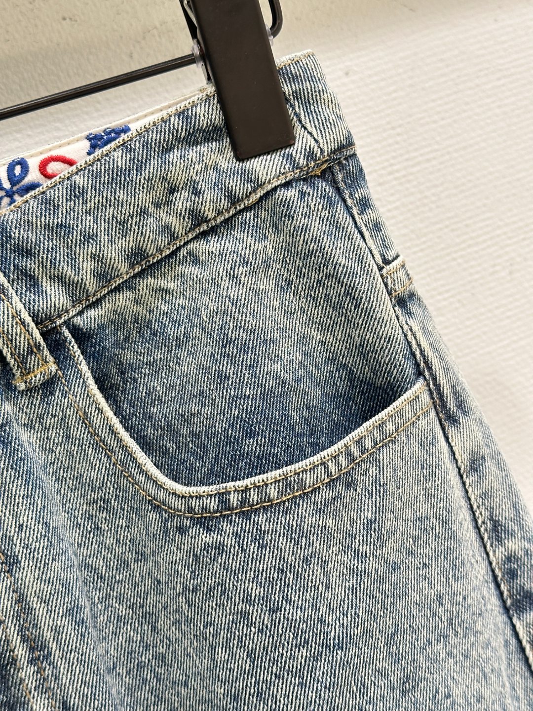 “New SS Cowboy Shorts Suit with Classic Fashion Monographs – White Blue SML” - 图片 3