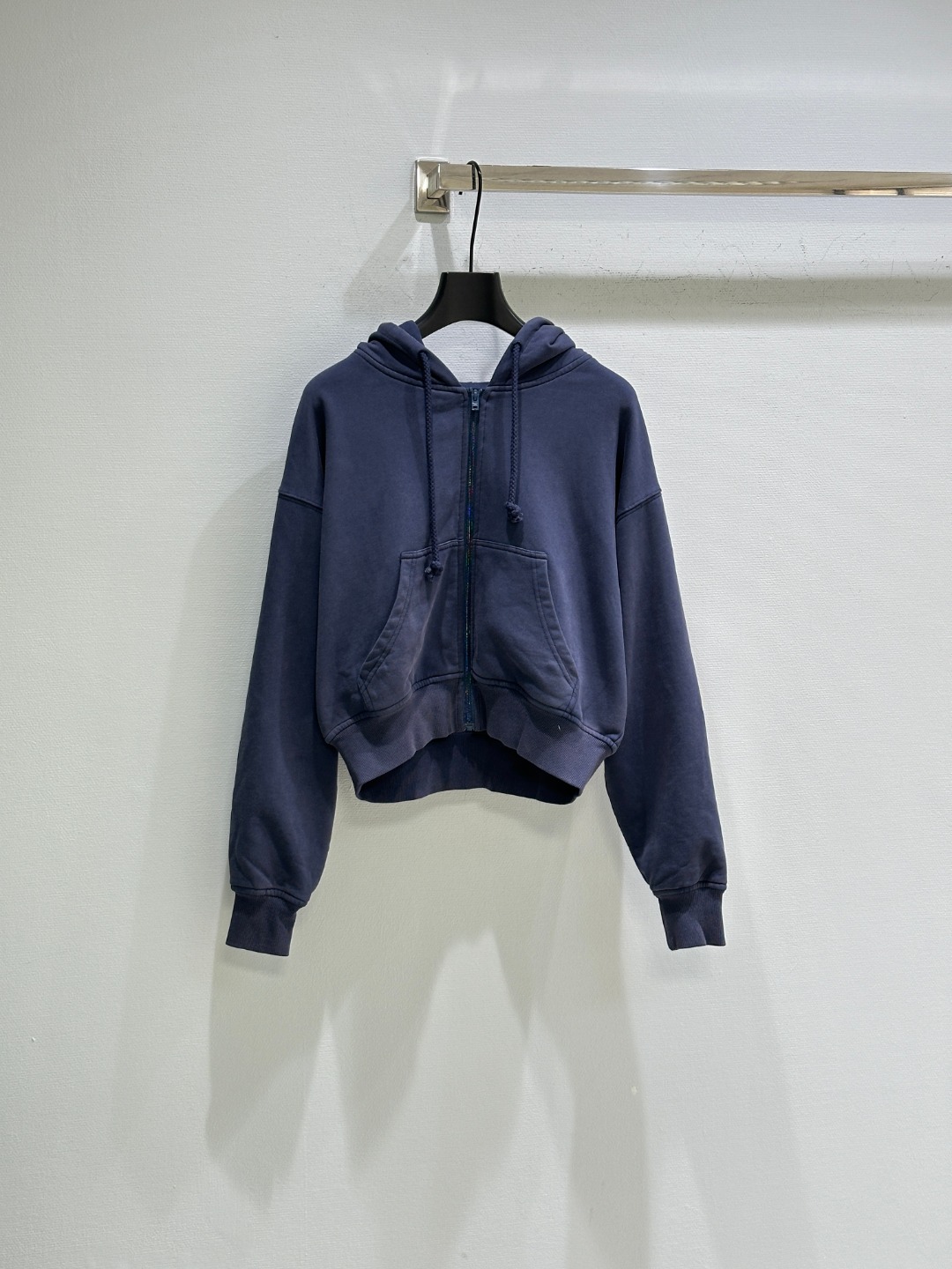 “New Season Velvet Suit with Kangaroo Pockets and Acid Wash Effect” - 图片 1