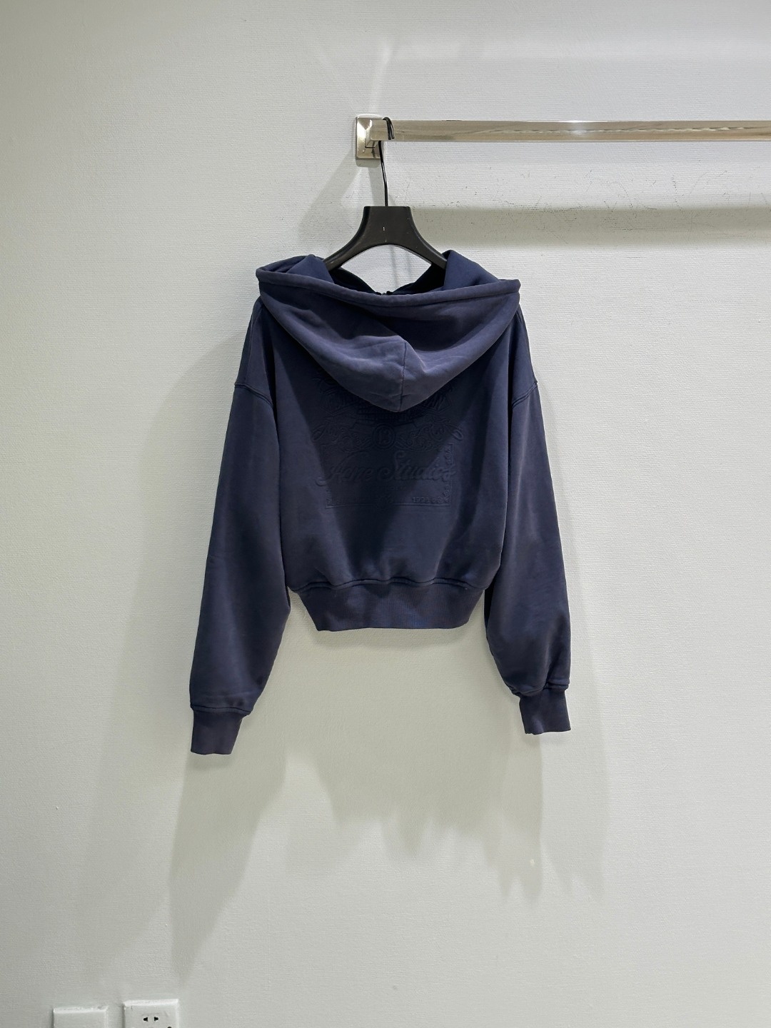 “New Season Velvet Suit with Kangaroo Pockets and Acid Wash Effect” - 图片 7