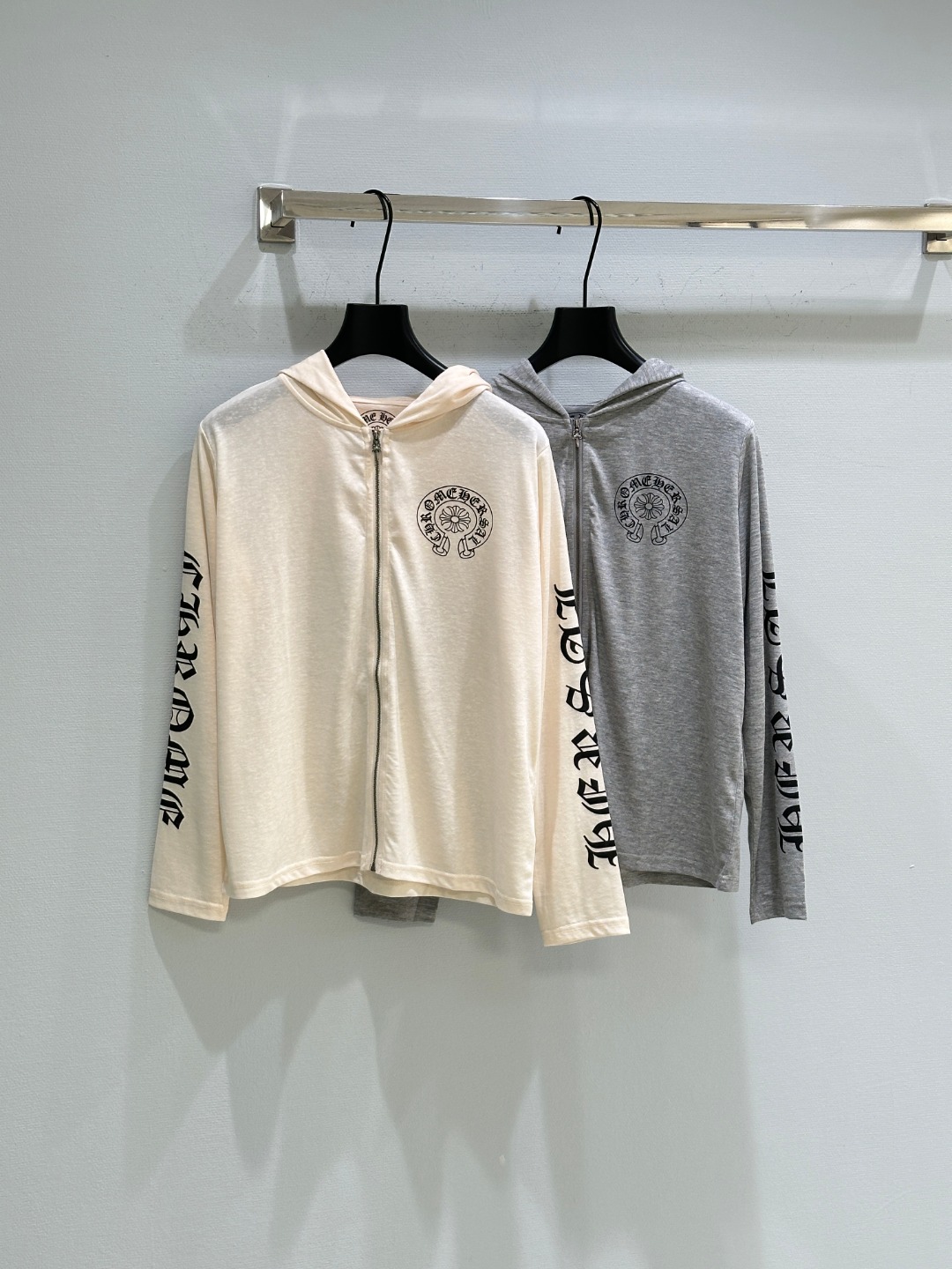 “Single Female Suit: American Gothology Style with Sanskrit Embroidery and Almond Gray Sleeves” - 图片 1