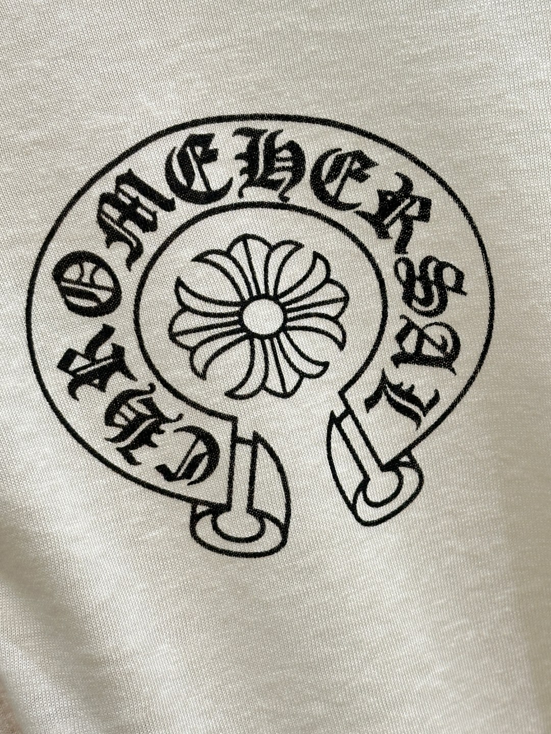“Single Female Suit: American Gothology Style with Sanskrit Embroidery and Almond Gray Sleeves” - 图片 6