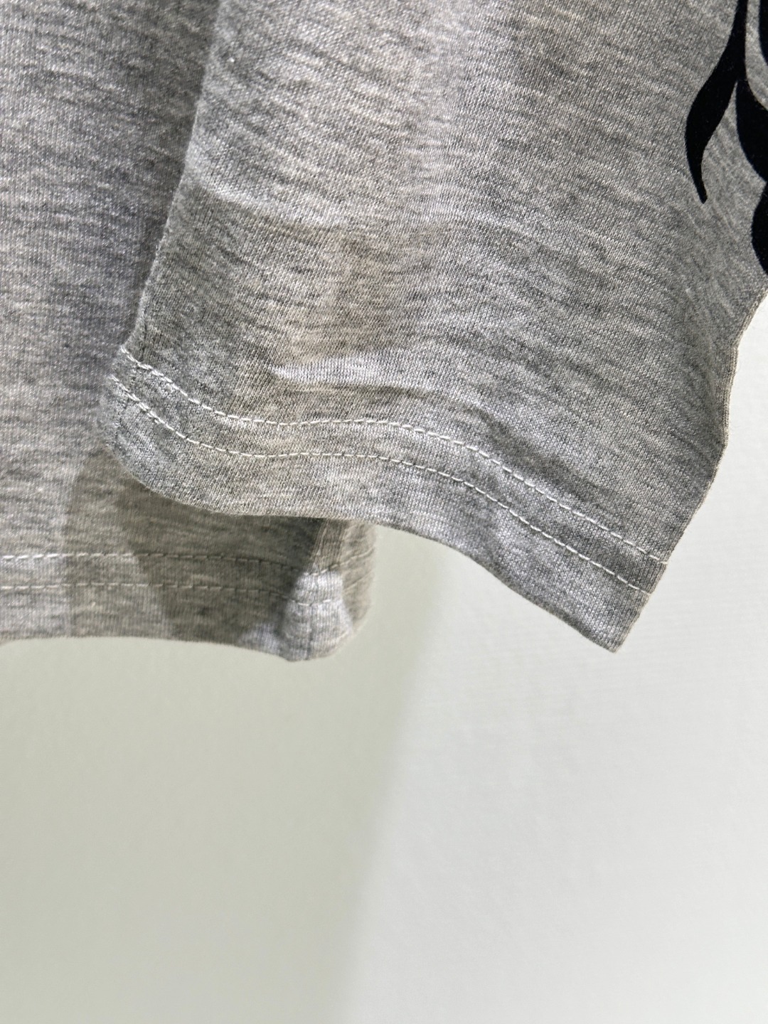 Title: Unique American Gothology Female Suit Description Summary: Single hard-core female suit with Sanskrit embroidery, giant logo, stamped sleeves, American Gothology style, almond supply, gray SMLs - 图片 7