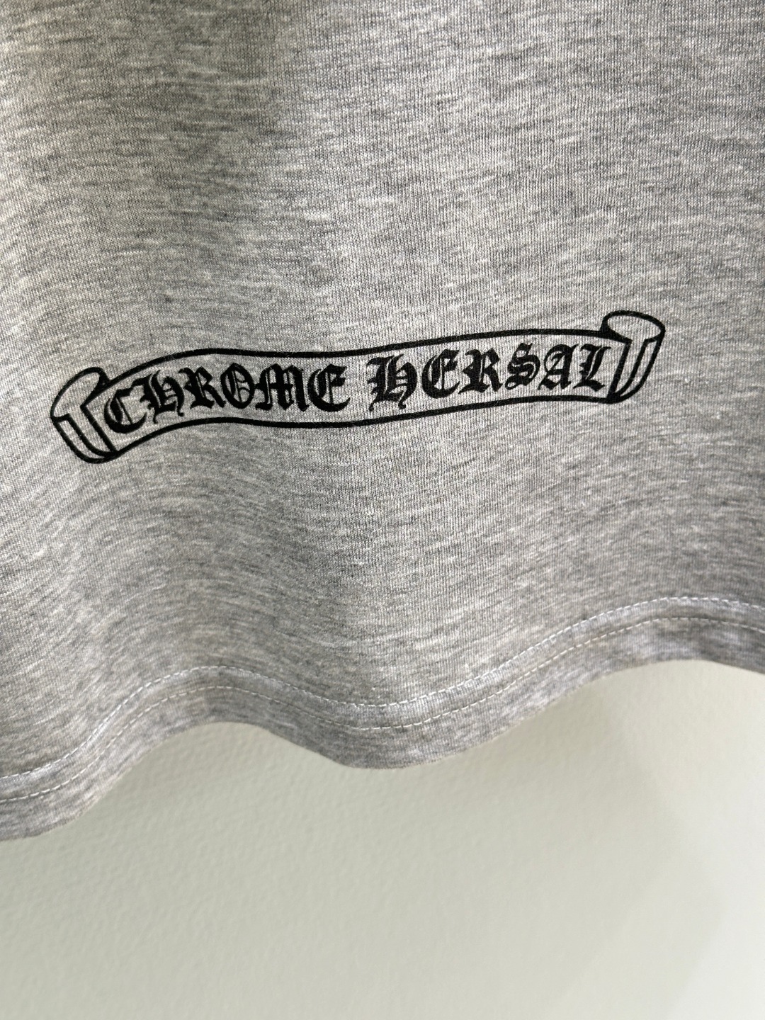 Title: Unique American Gothology Female Suit Description Summary: Single hard-core female suit with Sanskrit embroidery, giant logo, stamped sleeves, American Gothology style, almond supply, gray SMLs - 图片 9