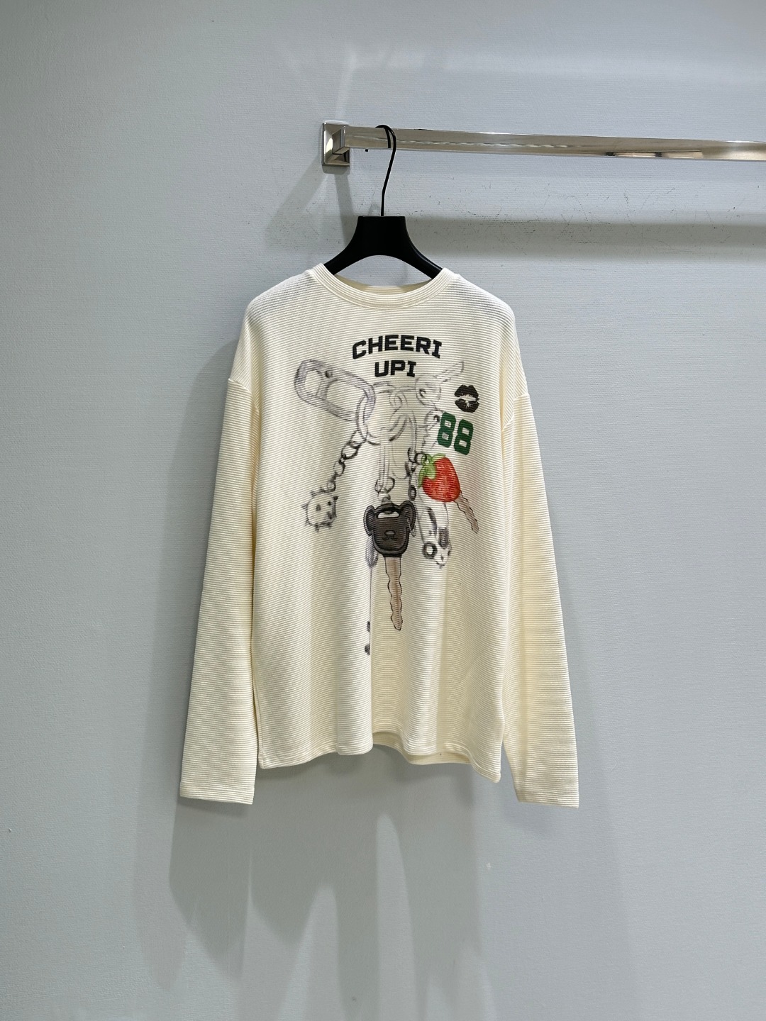 “Stylish Single-Rate Female Suit with Sparkling Packaging and Cheerful Accessories” - 图片 1