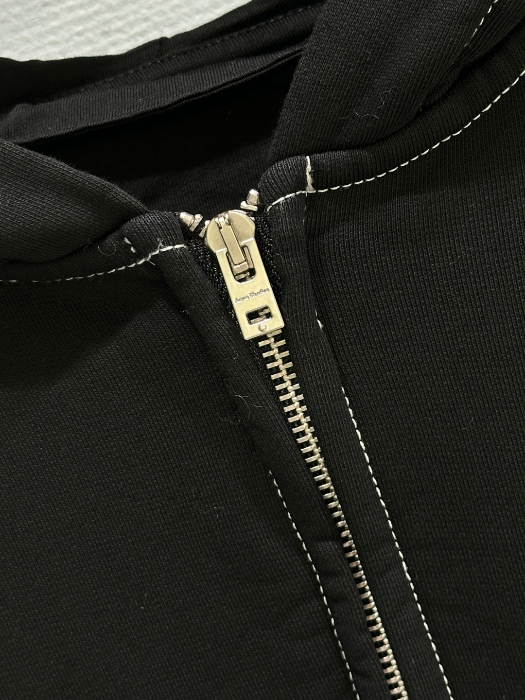 Acne Studios Cotton Fleece Zip Up Hoodie with Contrast Stitching 4 o 1j30knhrc17q48lu9qn16l2133v2