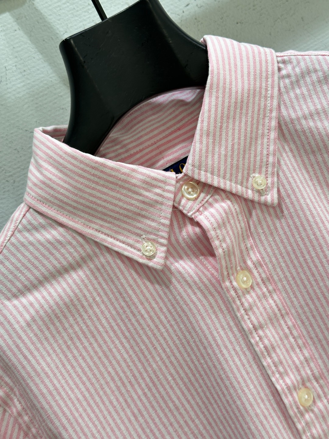 “Original Hard-Core Female Suit with Broad Neck Blouse and Microtransforming Designs” - 图片 2