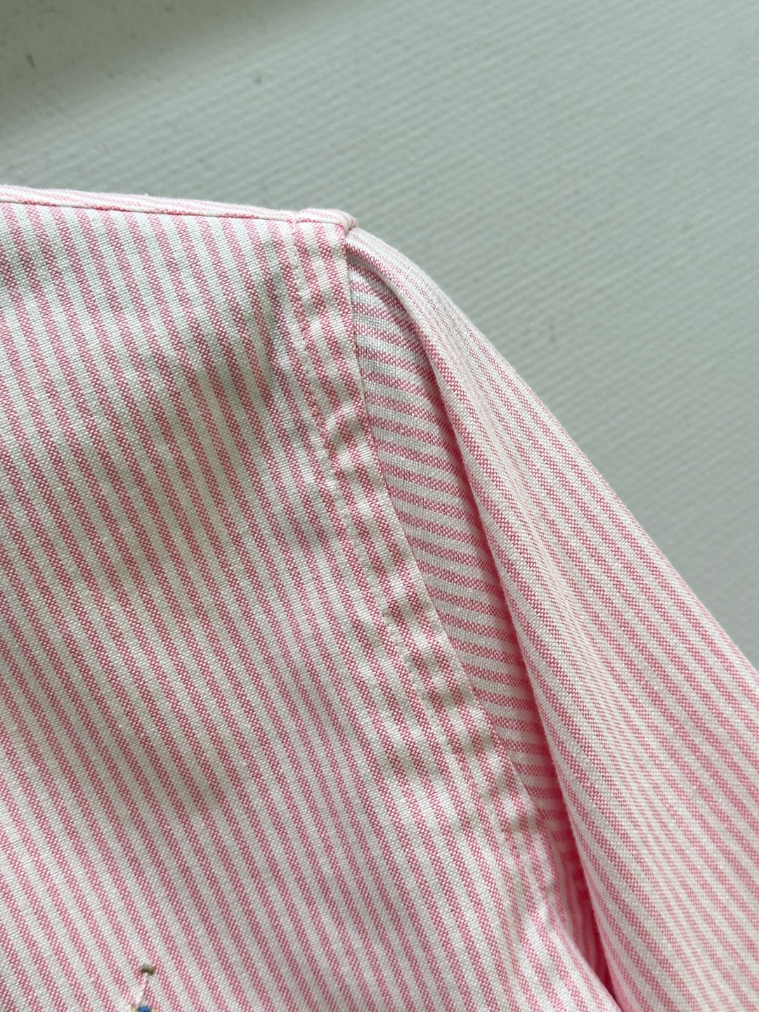 “Original Hard-Core Female Suit with Broad Neck Blouse and Microtransforming Designs” - 图片 3