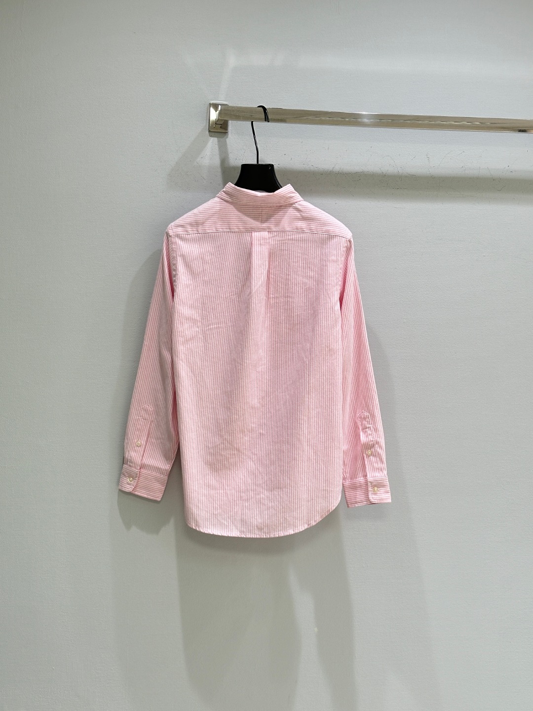 “Original Hard-Core Female Suit with Broad Neck Blouse and Microtransforming Designs” - 图片 7