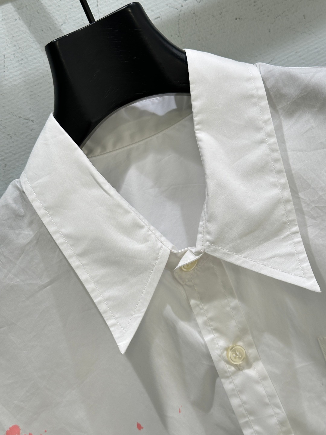 Women's White Shirt with Graffiti Print, Long Sleeve Button-Down Shirt 4 o 1j3l3v041log1foktn2m261edm4