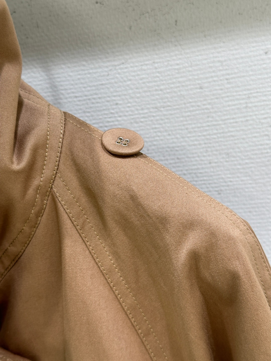 Elegant Twill Cotton Double-Breasted Jacket with Buckle Detail 4 o 1j3nvu5ut12s61cvr1s3na7mr6j2