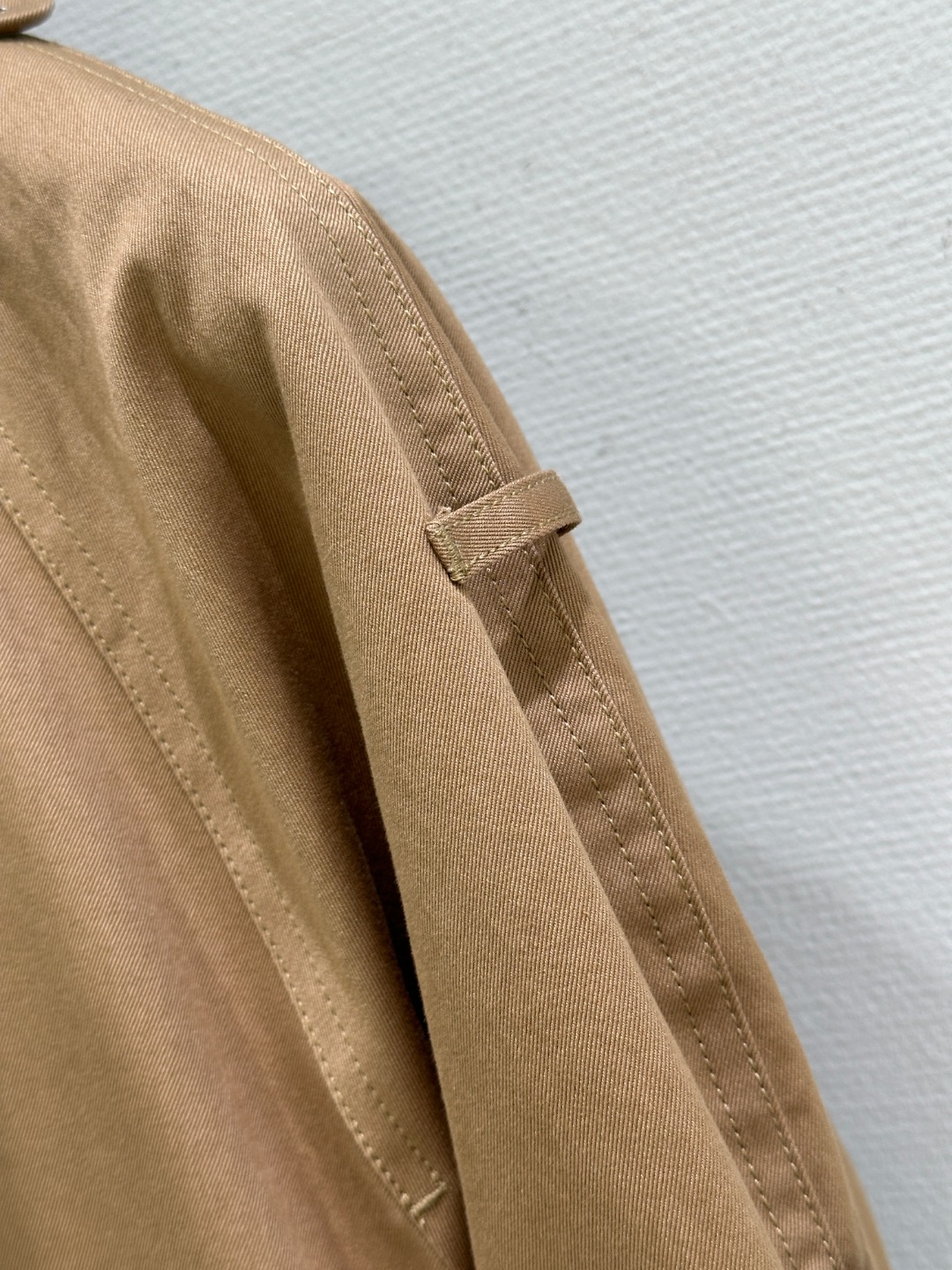 Elegant Twill Cotton Double-Breasted Jacket with Buckle Detail 5 o 1j3nvu5uu1mq71kda1r2b1t5fgpp3