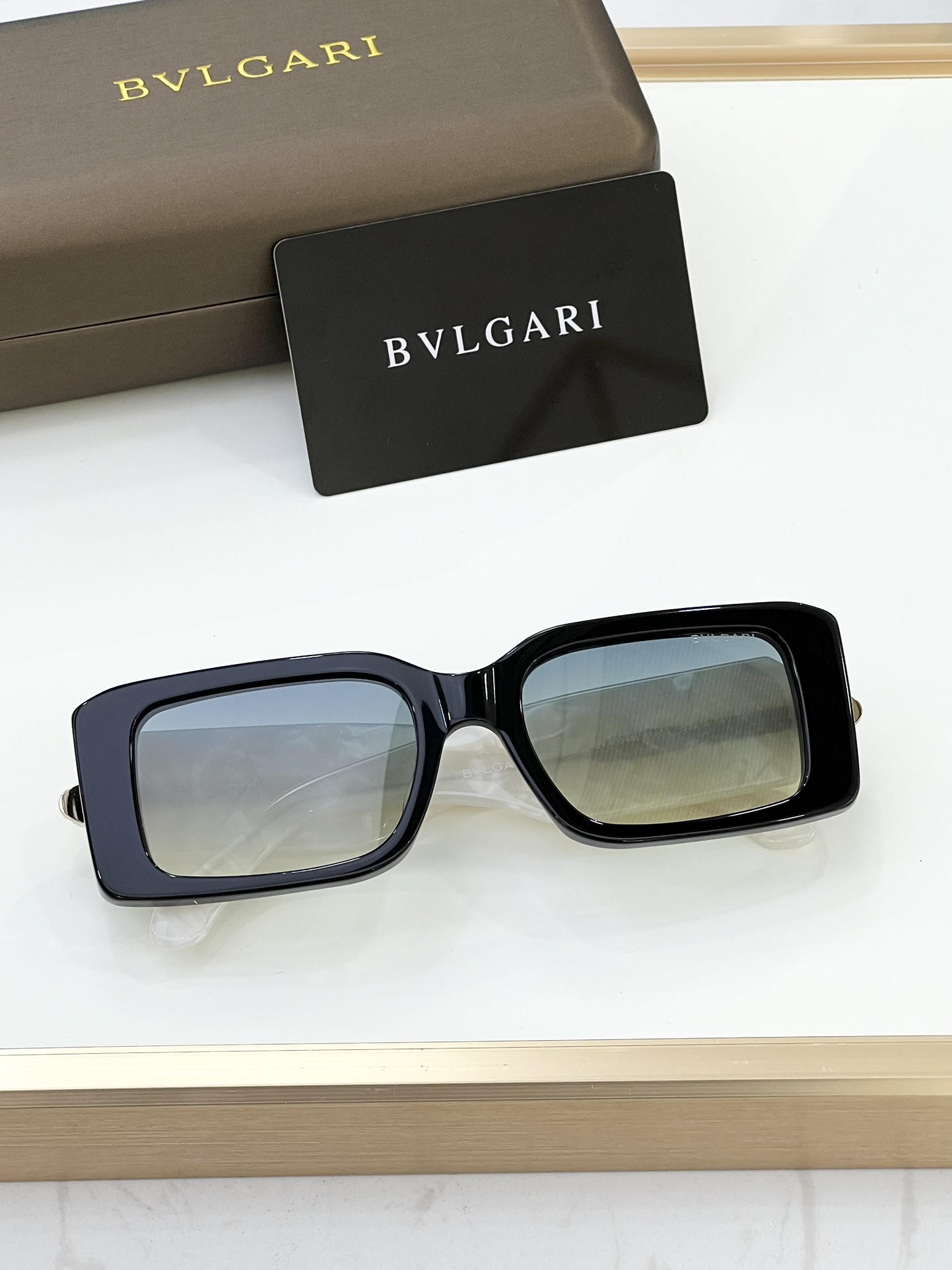 BVLGARI 太阳镜 板材 矩形 黑色