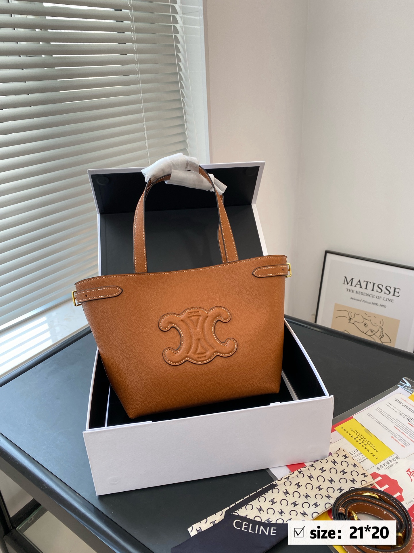 🅿️305 配折叠盒子🎁
尺寸21*20
赛琳celine托特包
独特设计 时尚又经典
超级百搭
上身又A又飒
2255