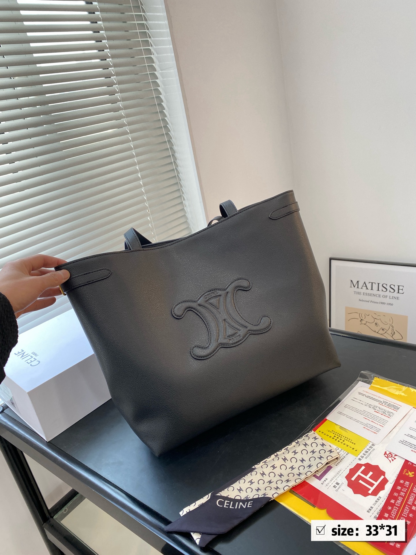 🅿️300配礼盒🎁
尺寸33*30
赛琳celine托特包
独特设计 时尚又经典
超级百搭
上身又A又飒
2255