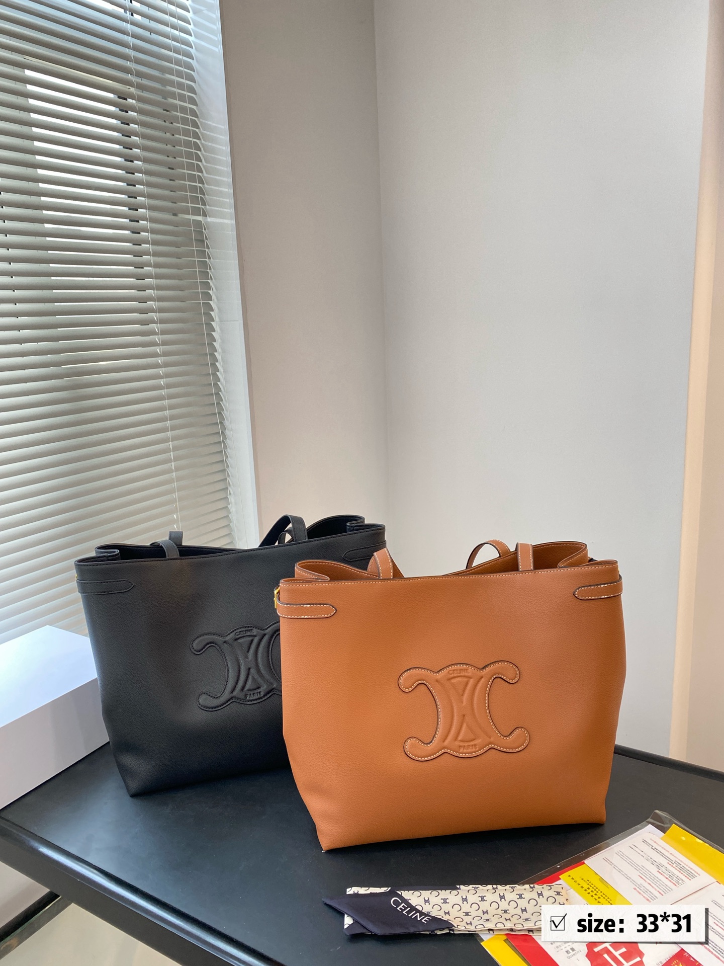 🅿️300配礼盒🎁
尺寸33*30
赛琳celine托特包
独特设计 时尚又经典
超级百搭
上身又A又飒
2255