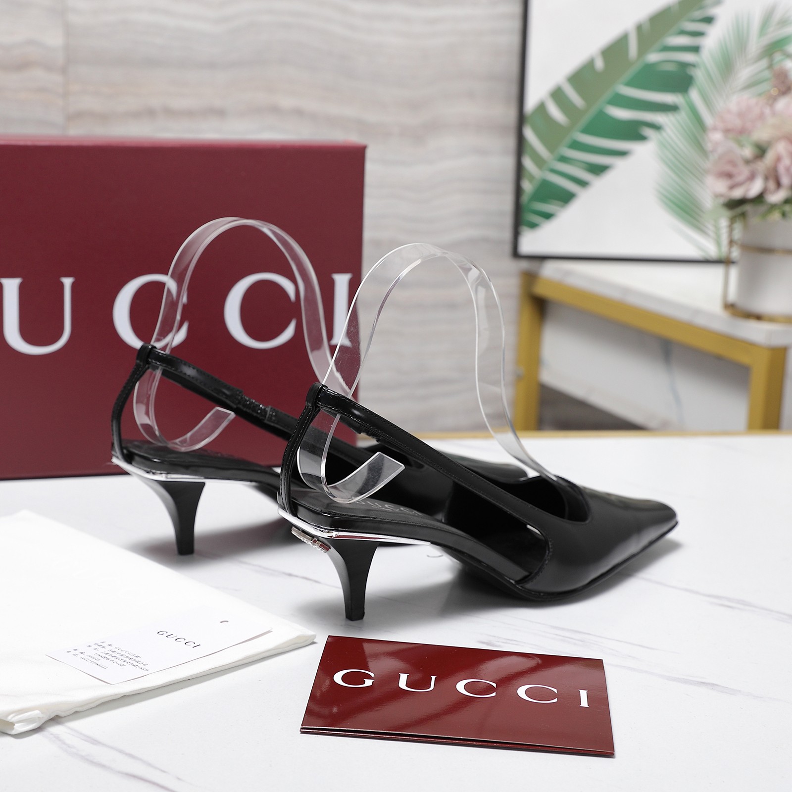 NO:693429,The highest version of Gucci!  ／2025 summer new style empty back sandals, electroplated sheet + layered leather bag heel + G diamond buckle, purchasing agent level, top quality!  Purchase the original version and get a 1:1 top-quality replica!  The material is the same as the Y version. It is quite textured and can be compared with ZG. This high-heeled sandal has now become a classic item of the brand. The chain diamond buckle, a collection element inspired by the initials of Mr. GuccioGucci, injects brand connotation into this shoe. The brand uses different textures and colors to inject modern essence into the classic slippers. Paired with the chain and diamond decoration, it is simply too classic. The fabric is imported hand-grabbed sheepskin, the lining is imported sheepskin, and the heel height is 6CM. The outsole is Italian genuine leather.  Code number 35-41 (41.42 customized) Full set of original packaging!  price,high heels sandals,gucci,sandals,high heels,slippers,sheepskin,Leather soles19860909Gucci最高版本！ ／2025夏季新款 后空凉鞋 电镀片＋层皮包跟＋G钻扣 代购级别,顶级品质！ 原版购入1:1顶级复刻！ 材质和Y版一致 相当有质感 可以对比ZG无差距 这款高跟凉鞋现已成为品牌经典单品,灵感源自GuccioGucci先生姓名首字母缩写的典藏元素链条钻扣为这款鞋履注入品牌内涵.·品牌运用不同织纹和配色在经典拖鞋中注入现代精髓.搭配上链条镶钻饰简直太经典了. 面料进口手抓羊皮 内里进口羊皮里 跟高6CM 大底意大利真皮大底. 码数35-41（41.42定做） 全套原版包装！ 价格,高跟鞋凉鞋,gucci,sandals,high heels,slippers,sheepskin,Leather soles,Women's Shoes