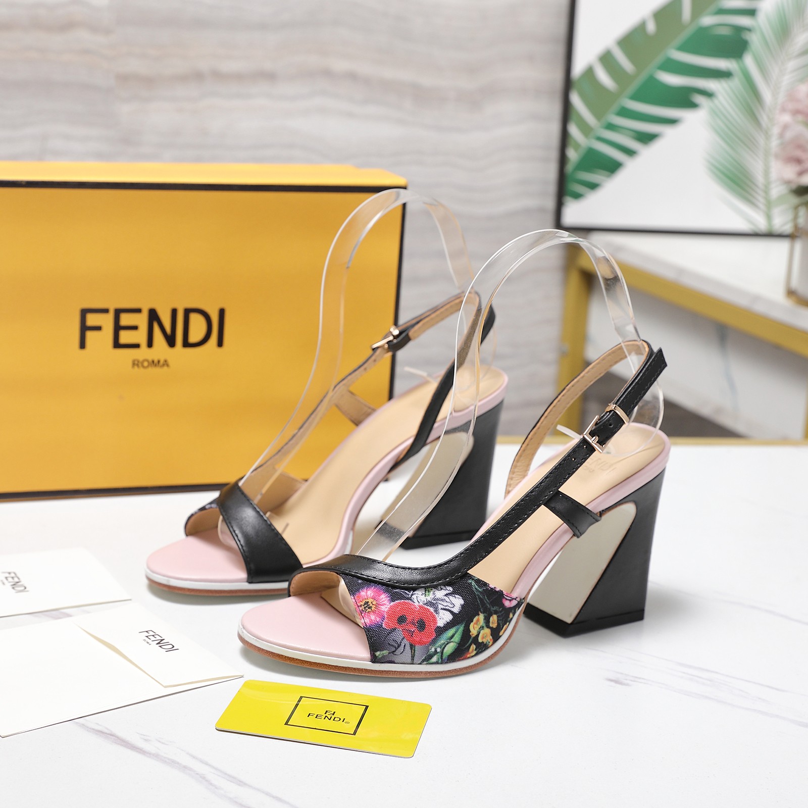 NO:696458,| Fendi FFold round-toe slingback high-heeled sandals, leather outsole, round-toe slingback shoes, the upper is made of original high-quality imported cowhide with original cloth pattern. Color-blocking design is comfortable, beautiful and easy to wear!  Fabric imported cowhide/customized fabric pattern, lining & foot pads, premium sheepskin, heel height 9. Size-2 (42 custom-made items cannot be returned or exchanged, payment will be made before production) 5 colors, high heels sandals, fendi, sandals, high heels, cowhide, sheepskin, Leather soles19860909| 芬迪 FFold圆头露跟高跟鞋凉鞋       真皮大底   圆头露跟鞋,鞋面选用原版优质进口牛皮配原版布纹.拼色设计 舒适、美观又好穿！ 面料进口牛皮/定制布纹 内里&垫脚特级羊皮 跟高9. Size-2（ 42定做不予退换,先付款后生产） 5色,高跟鞋凉鞋,fendi,sandals,high heels,cowhide,sheepskin,Leather soles,Women's Shoes