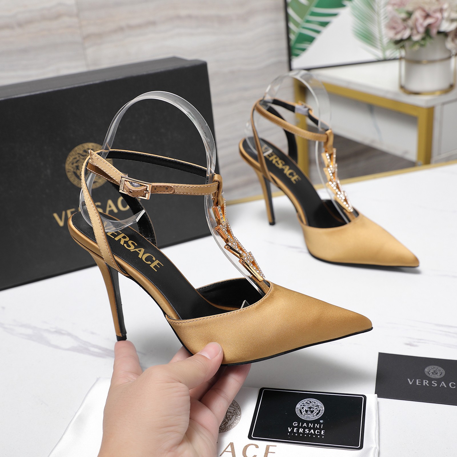 Женские босоножки Versace со стразами