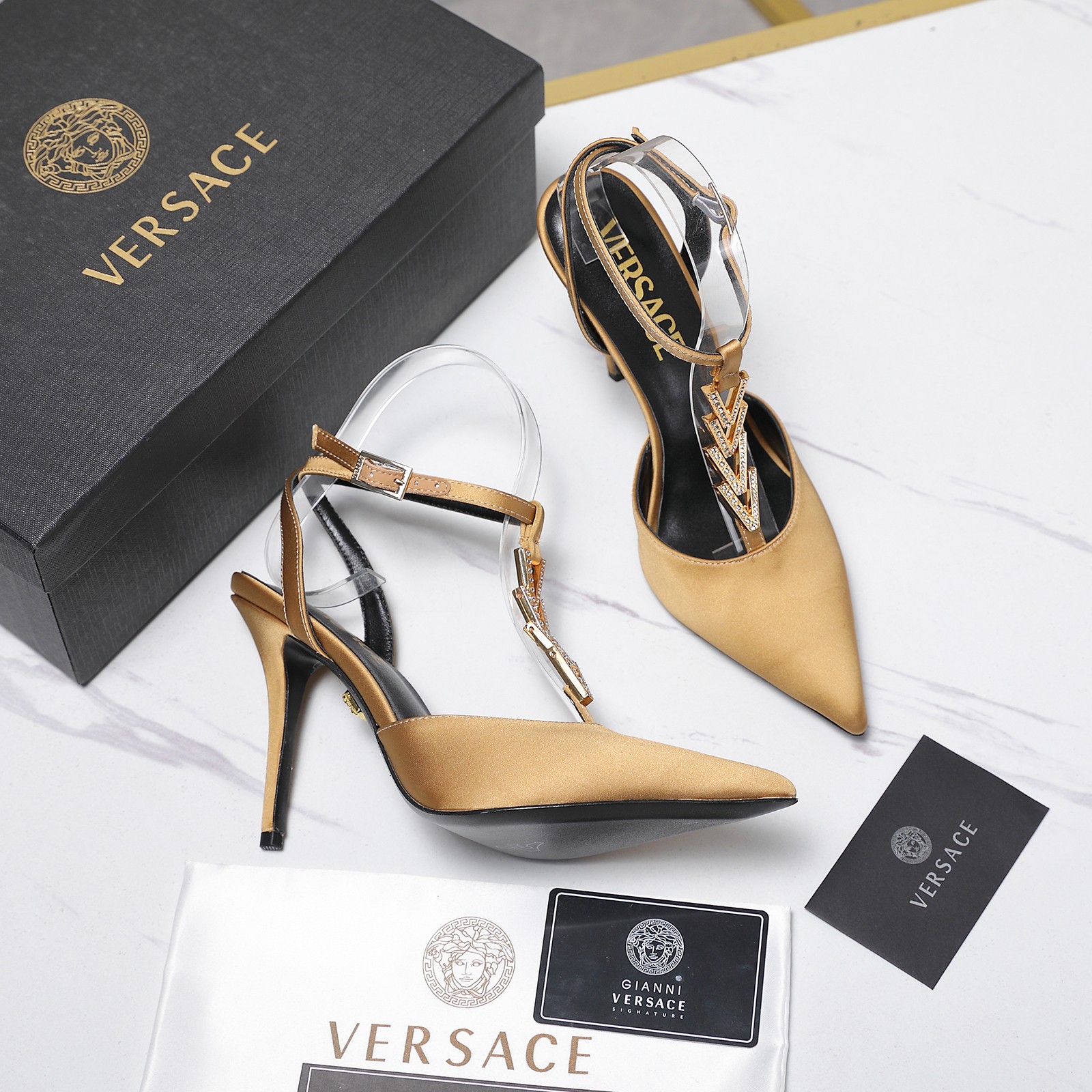 Женские босоножки Versace со стразами