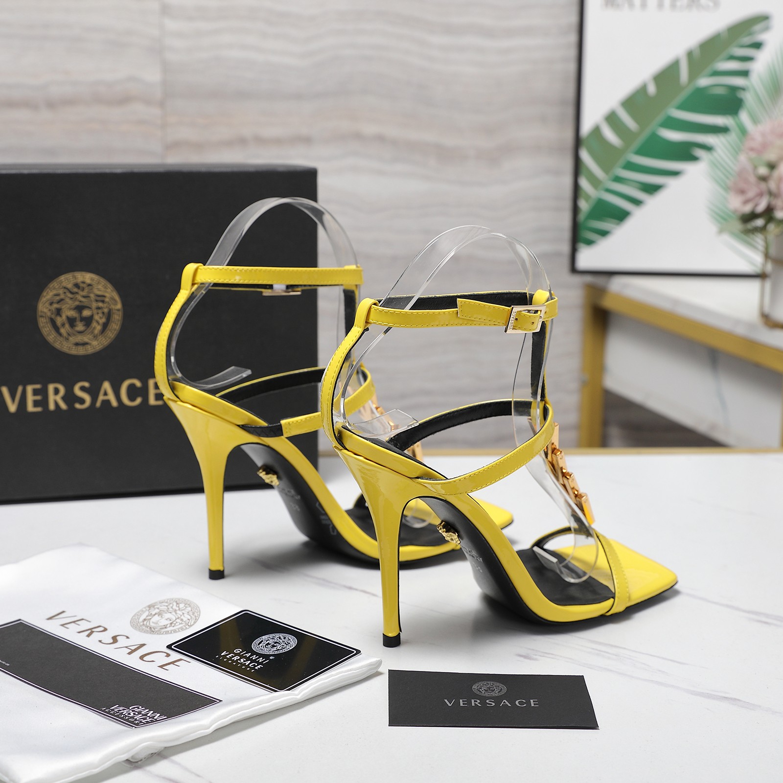 Босоножки Versace
