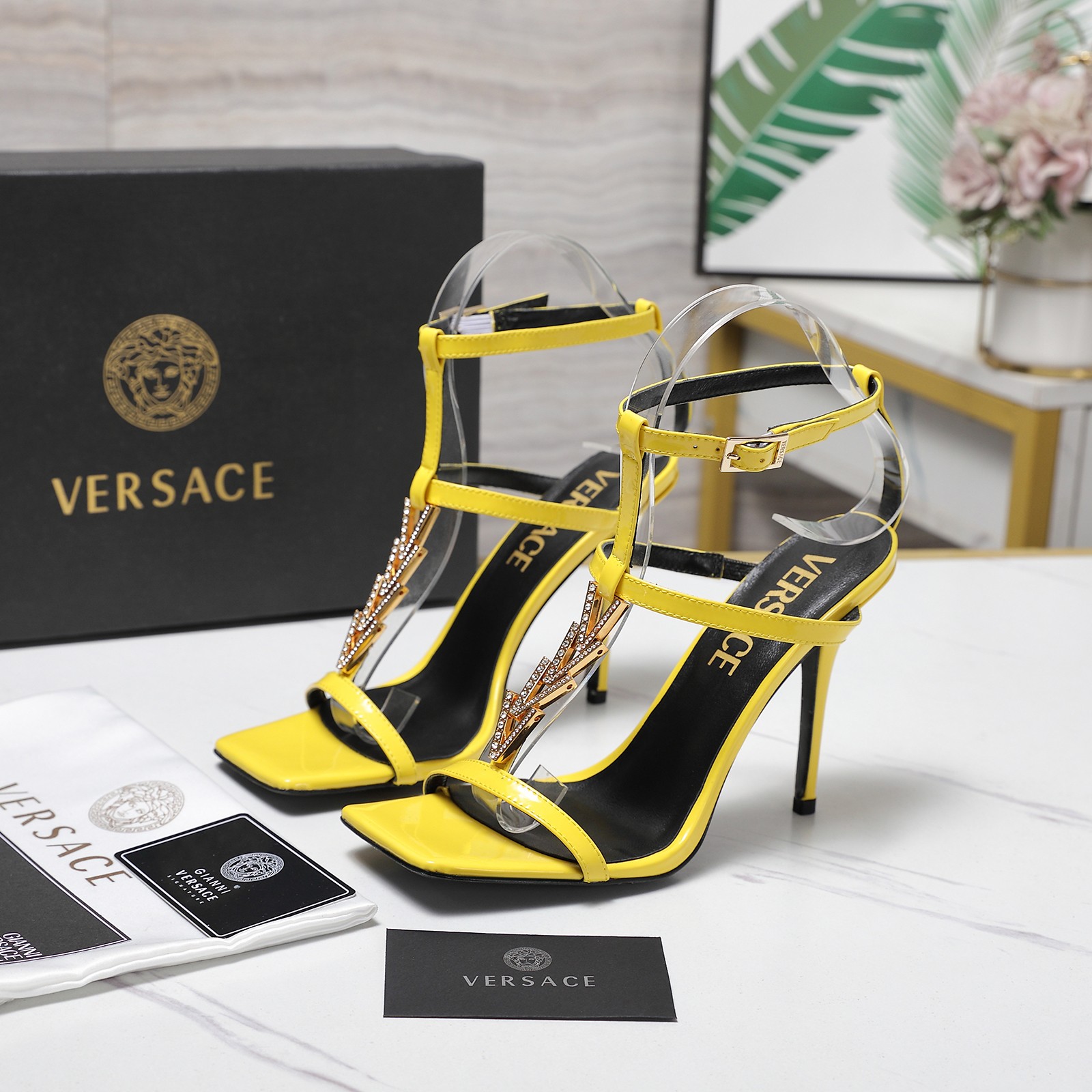 Босоножки Versace