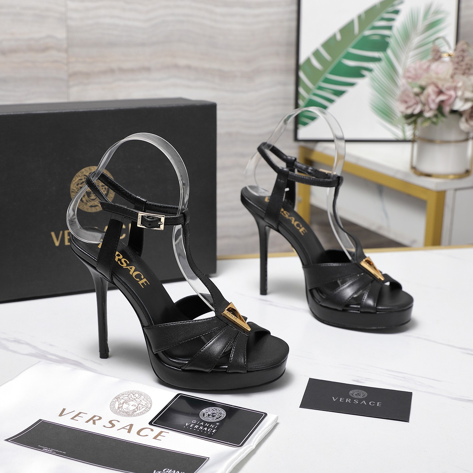 Сандалии Versace