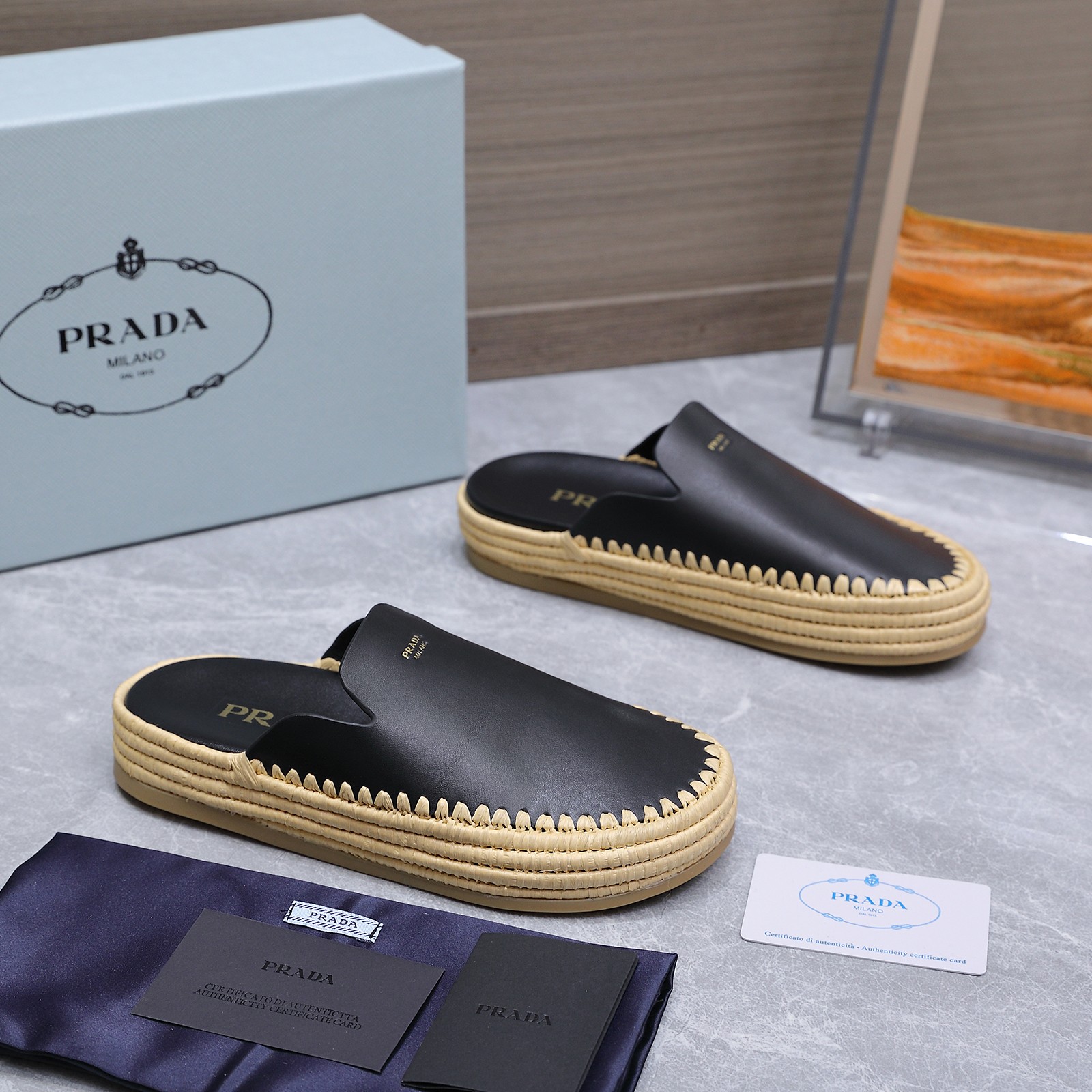 NO:705843,Top version of Prada 25 new slippers, straw fisherman shoes. The retro hand-woven charm is integrated into daily life, and the classic silhouette is depicted with modern brushstrokes. Inspired by classic Japanese shoes, complex and concise, suitable for a variety of styles, smart and high-end fashion in every step. Each pair is like a handicraft^_^. The upper is imported cowhide. Niujing, and the lining is imported lambskin. The original rubber non-slip outsole 35-39 (40.41 custom-made, non-returnable)  price,semi drag,prada,prada,slippers,espadrilles,espadrilles,cowhide,sheepskin19860909顶级版 Prada 普拉达25新款拖鞋 草编渔夫鞋 复古手工编织意韵融于日常,以现代笔触刻画经典轮廓 从经典日式鞋履汲取灵感,繁而简练适合多种造型,步履之间灵动高级时髦 每双都像是工艺品^_^ 鞋面进口牛皮.牛京 内里进口小羊皮 原版橡胶防滑大底 35-39（40.41定做不退换 价格,半拖,prada,prada,slippers,espadrilles,espadrilles,cowhide,sheepskin,Women's Shoes