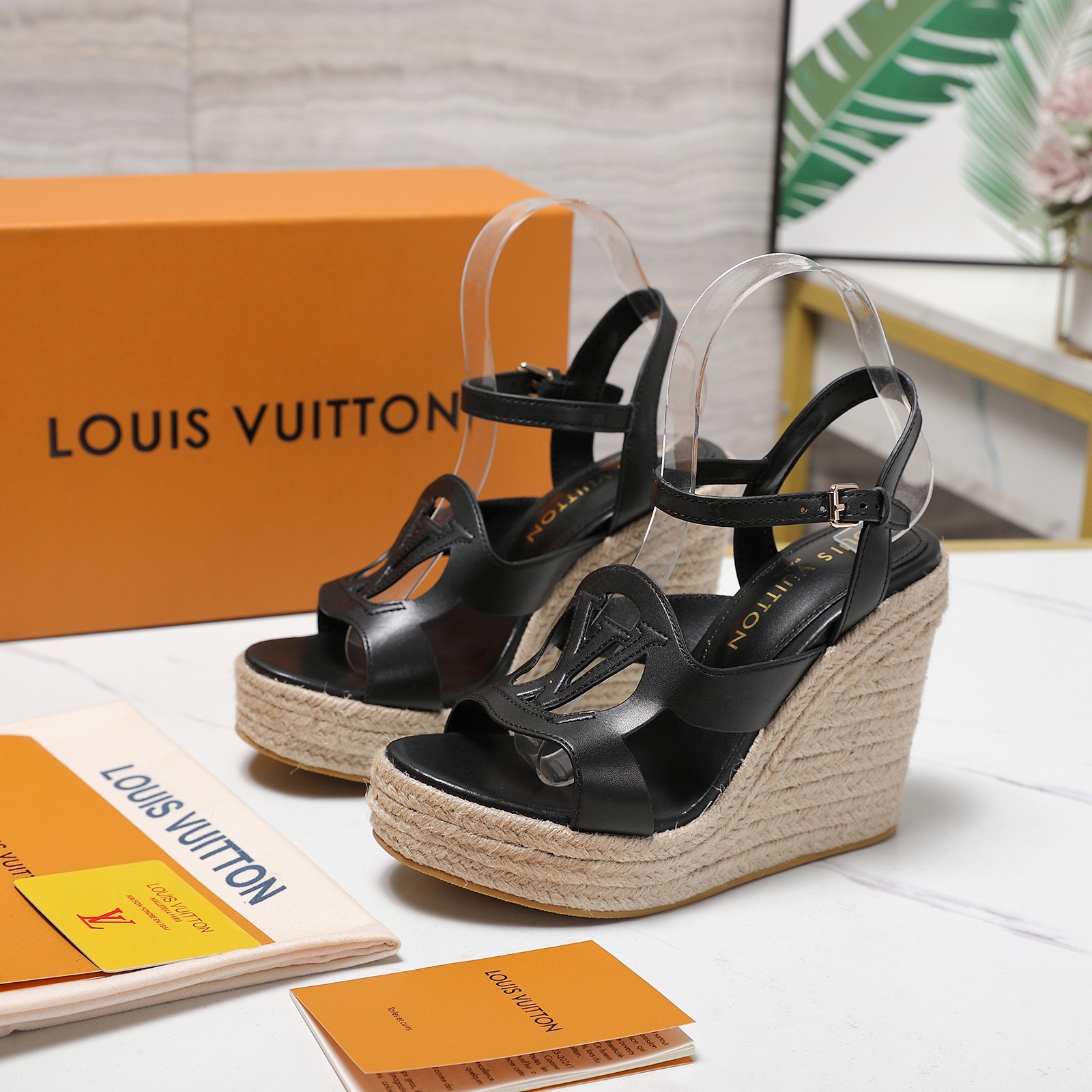 NO:711184,The top version of Lv's latest heel platform sandals. The latest 2026 summer Louis Vuitton/Louis Vuitton women's LV letter hemp rope platform sandals. The Shake open hip design on the back of this V sandal is made of imported calfskin. The bold design color presentation perfectly enhances its modern lines. It is famous for its iconic V-line wide heel and exquisite details with brand letters. Inspired by the iconic opening of the Twist bag, the eternal Louis Vuitton signature elegance  2026 summer must-have for goddesses, the original replica, super comfortable on the feet. Shows the queen's temperament. Upper: Customized cowhide + hollow LOGO craftsmanship. Imported sheepskin lining. Imported sheepskin foot pads. Original open-molded TPR outsole. Heel height 12CM. Standard code 35-42 (custom-made code 41 and 42, non-returnable and non-exchangeable). Comes with original drawer box, high-heeled sandals, louis vuitton, louis  vuitton,louis vuitton,sandals,high heels,cowhide,sheepskin19860909顶级版本 Lv最新恨天高 坡跟水台凉鞋 2026夏季最新款Louis Vuitton/路易威登女款LV字母麻绳底水台凉鞋,此款V家凉鞋背面的Shake开放式臀部设计由进口小牛皮制成,大胆设计的色彩呈现,完美提升其现代线条,以其标志性的V行宽跟和带有品牌字母的精致细节而著称,灵感来自Twist包的标志性开舍,永恒的路易威登签名优雅 2026夏季女神们的夏季必备款, 原版复刻,脚感超舒适.尽显女王气质 鞋面: 定制牛皮+镂空LOGO工艺 内里进口羊皮 垫脚进口羊皮垫脚, 大底原版开模TPR大底 跟高12CM 标准码35-42(41 42码订做 不退不换) 配原版抽屉盒,高跟鞋凉鞋,louis vuitton,louis vuitton,louis vuitton,sandals,high heels,cowhide,sheepskin,Women's Shoes