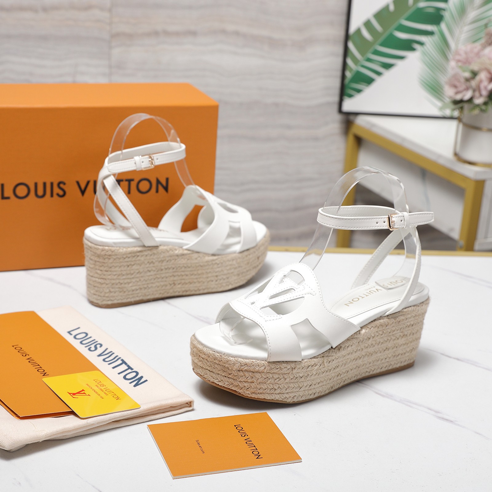 NO:724735,The top version of Lv's latest heel platform sandals. The latest 2026 summer Louis Vuitton/Louis Vuitton women's LV letter hemp rope platform sandals. The Shake open hip design on the back of this V sandal is made of imported calfskin. The bold design color presentation perfectly enhances its modern lines. It is famous for its iconic V-line wide heel and exquisite details with brand letters. Inspired by the iconic opening of the Twist bag, the eternal Louis Vuitton signature elegance  2026 summer must-have for goddesses, the original replica, super comfortable on the feet. Shows the queen's temperament. Upper: Customized cowhide + hollow LOGO craftsmanship. Imported sheepskin lining. Imported sheepskin foot pads. Original open-molded TPR outsole. Heel height 12CM. Standard code 35-42 (custom-made code 41 and 42, non-returnable and non-exchangeable). Comes with original drawer box, sandals, louis vuitton, louis  vuitton,louis vuitton,sandals,cowhide,sheepskin19860909顶级版本 Lv最新恨天高 坡跟水台凉鞋 2026夏季最新款Louis Vuitton/路易威登女款LV字母麻绳底水台凉鞋,此款V家凉鞋背面的Shake开放式臀部设计由进口小牛皮制成,大胆设计的色彩呈现,完美提升其现代线条,以其标志性的V行宽跟和带有品牌字母的精致细节而著称,灵感来自Twist包的标志性开舍,永恒的路易威登签名优雅 2026夏季女神们的夏季必备款, 原版复刻,脚感超舒适.尽显女王气质 鞋面: 定制牛皮+镂空LOGO工艺 内里进口羊皮 垫脚进口羊皮垫脚, 大底原版开模TPR大底 跟高12CM 标准码35-42(41 42码订做 不退不换) 配原版抽屉盒,凉鞋,louis vuitton,louis vuitton,louis vuitton,sandals,cowhide,sheepskin,Women's Shoes