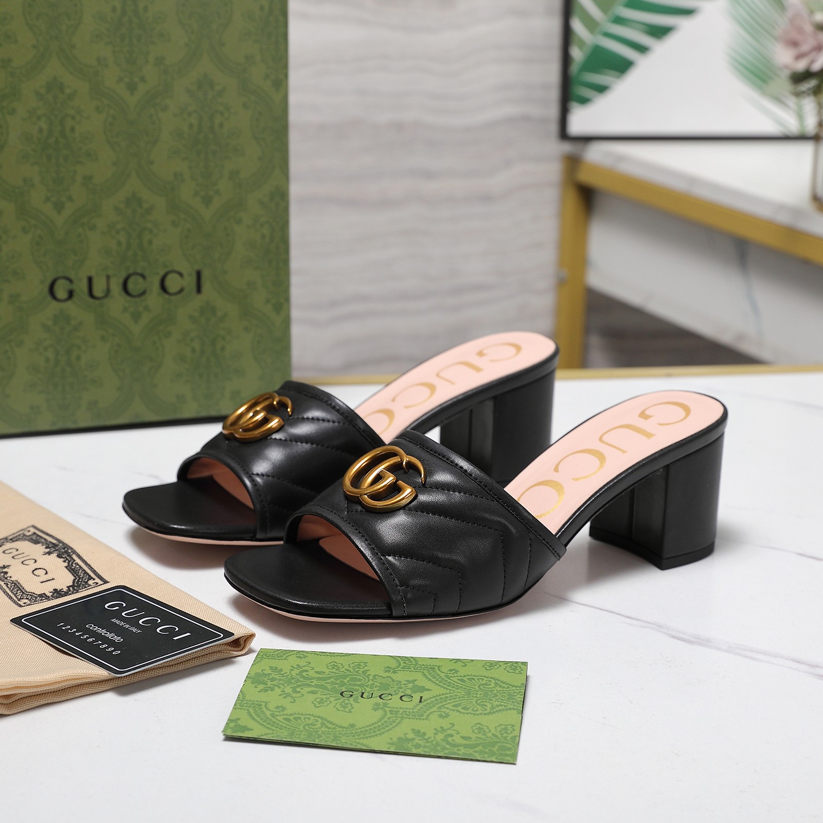 NO:724726,The highest version of Gucci!  ／2026 new summer style mid-heeled slippers, double G buckle + electric embroidery, purchasing agent level, top quality!  Purchase the original version and get a 1:1 top-quality replica!  The material is the same as the Y version. It has a good texture and can be compared with ZG. This high-heeled sandal has now become a classic item of the brand. The chain diamond buckle, a collection element inspired by the initials of Mr. GuccioGucci, injects brand connotation into this shoe. The brand uses different textures and colors to inject modern essence into the classic slippers. It is simply too classic to match the chain with diamond decoration. The fabric is imported cowhide + electric embroidery, the lining is imported sheepskin, and the heel height is 6CM. The outsole is Italian leather.  Code number 35-41 (41.42 customized) Full set of original packaging!  price,slippers,gucci,sandals,slippers,cowhide,sheepskin,Leather soles19860909Gucci最高版本！ ／2026夏季新款 中跟拖鞋 双G扣+电绣 代购级别,顶级品质！ 原版购入1:1顶级复刻！ 材质和Y版一致 相当有质感 可以对比ZG无差距 这款高跟凉鞋现已成为品牌经典单品,灵感源自GuccioGucci先生姓名首字母缩写的典藏元素链条钻扣为这款鞋履注入品牌内涵.·品牌运用不同织纹和配色在经典拖鞋中注入现代精髓.搭配上链条镶钻饰简直太经典了. 面料进口牛皮+电绣 内里进口羊皮里 跟高6CM 大底意大利真皮大底. 码数35-41（41.42定做） 全套原版包装！ 价格,拖鞋,gucci,sandals,slippers,cowhide,sheepskin,Leather soles,Women's Shoes